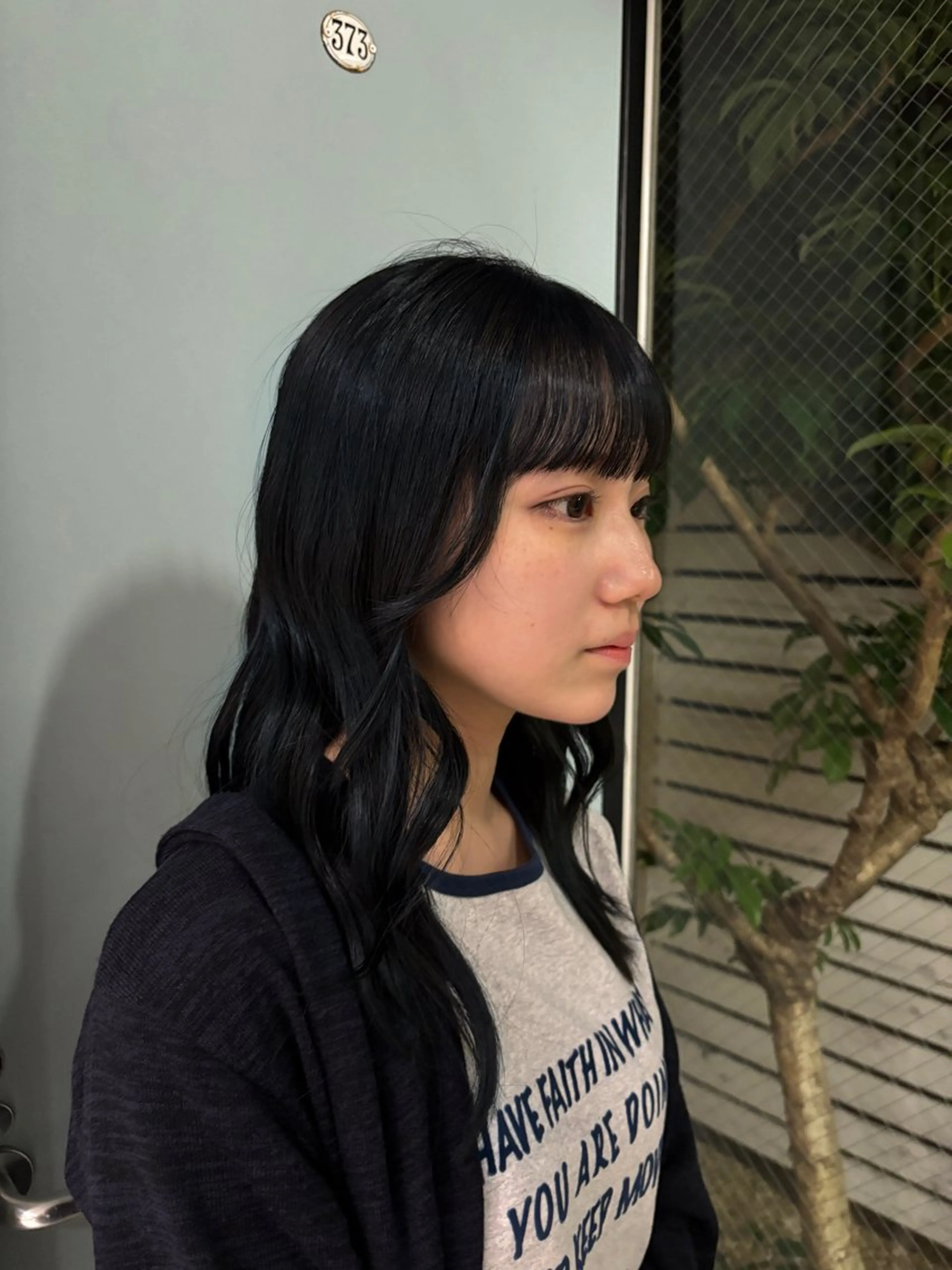 カラー ブリーチ ブルーカラー ブリーチなしカラー ヘアカラー 松林 花沙のヘアスタイル