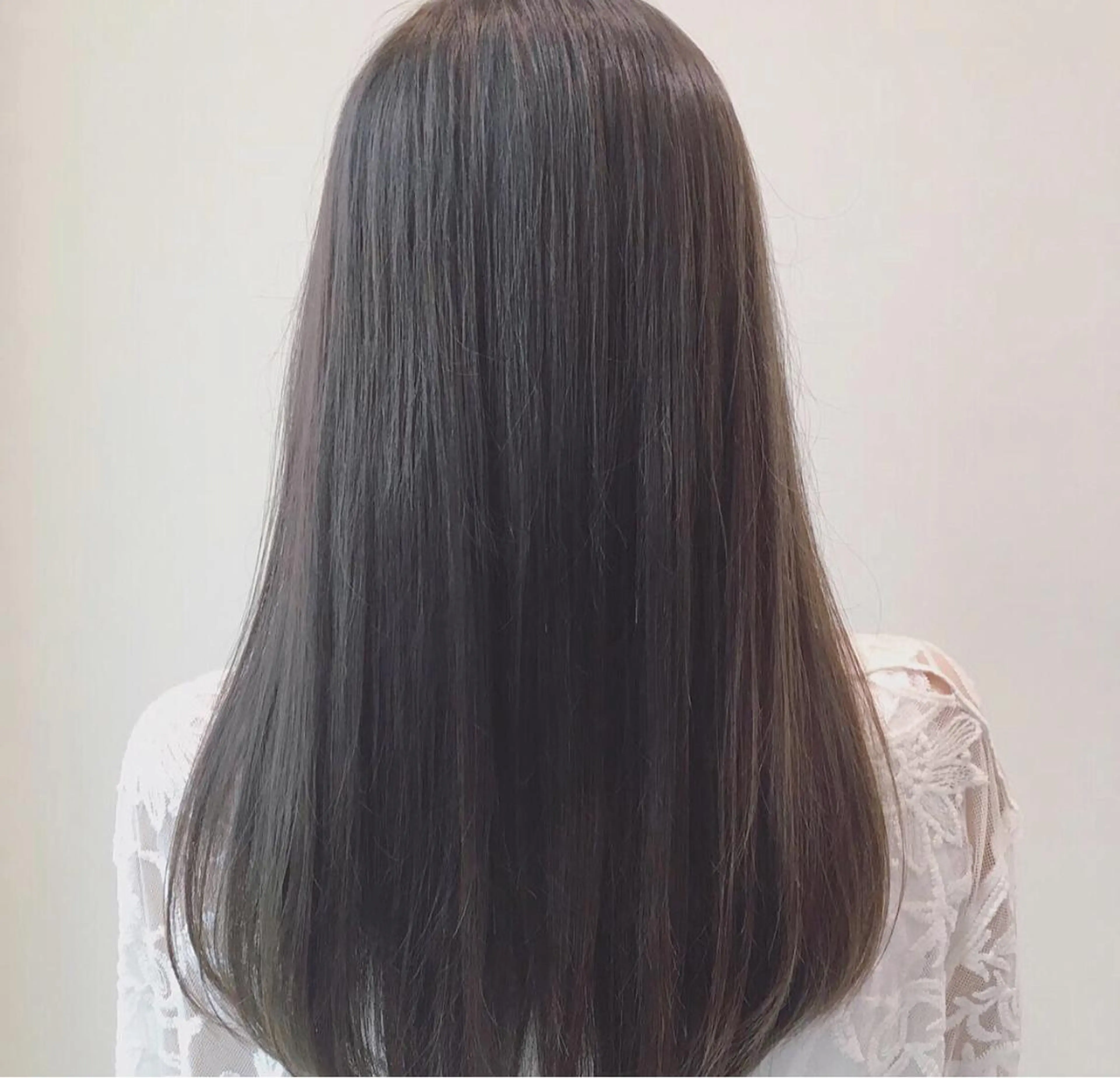 ロング カラー ベージュカラー 透明感カラー グレージュ ミルクティーベージュ 髪質改善 🏰秘密基地店 サユリ美容室💎のヘアスタイル