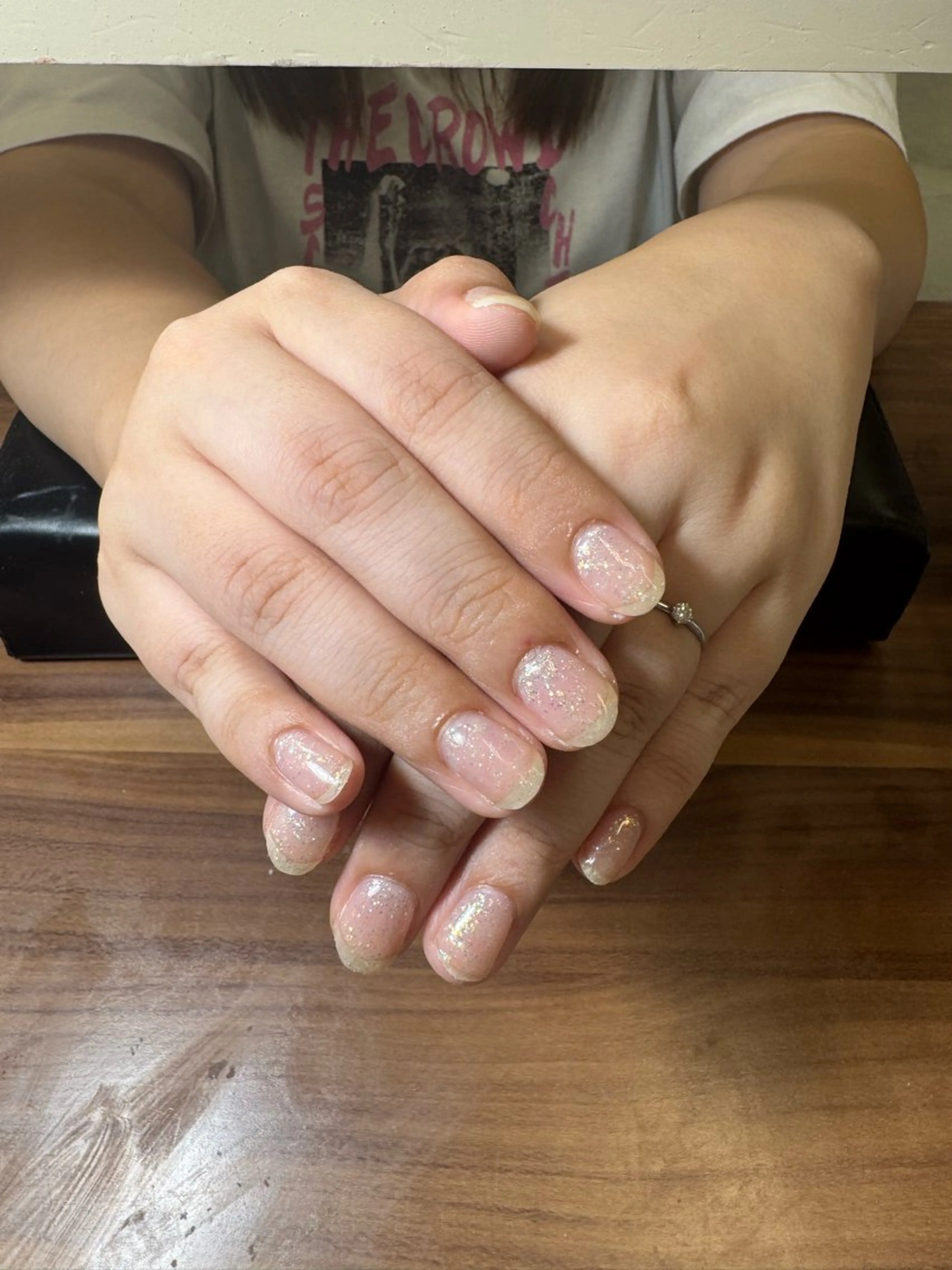 ネイル ラメ(グリッター) ワンカラーネイル ホワイト エーナイン　イオンモール苫小牧店所属・尾﨑 梨緒のネイルデザイン