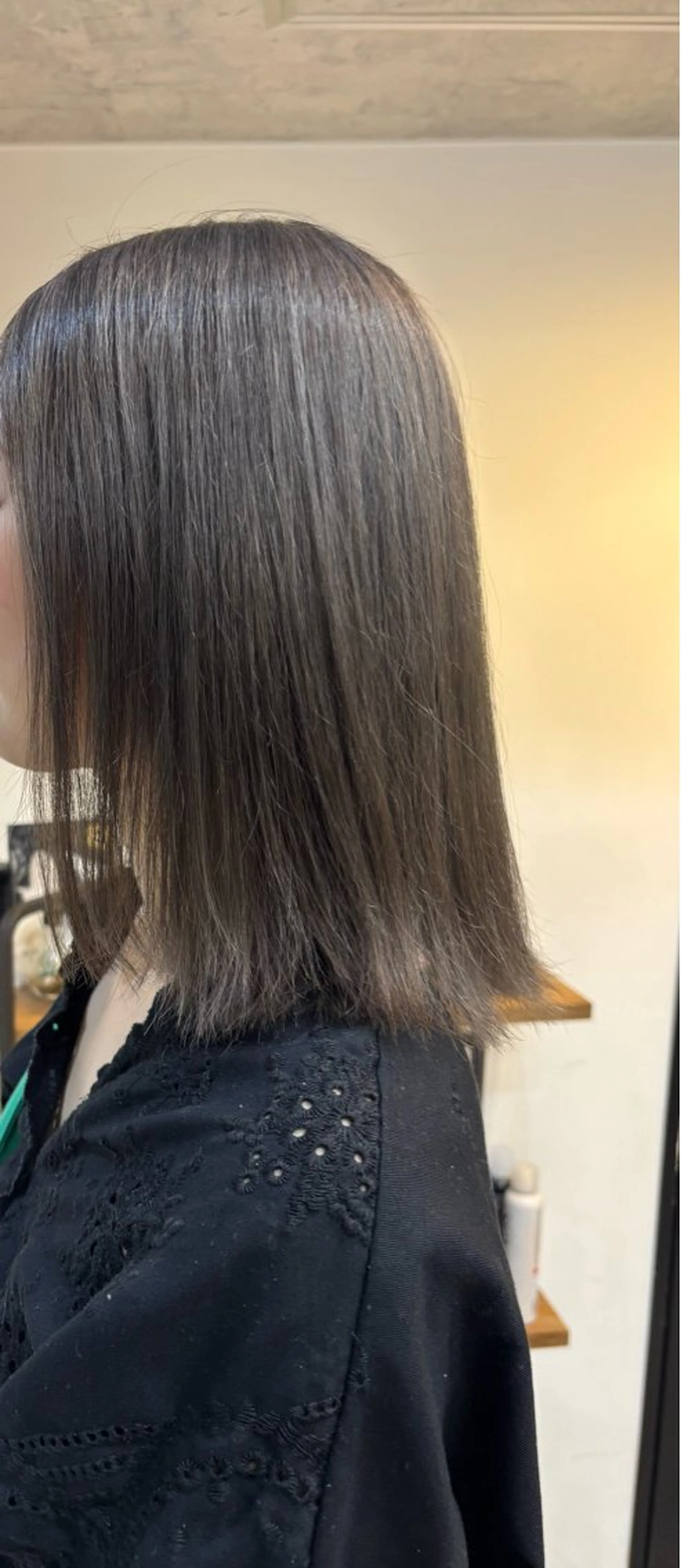 ミディアム カット ヘアカラー ヒグチ ハルナのヘアスタイル