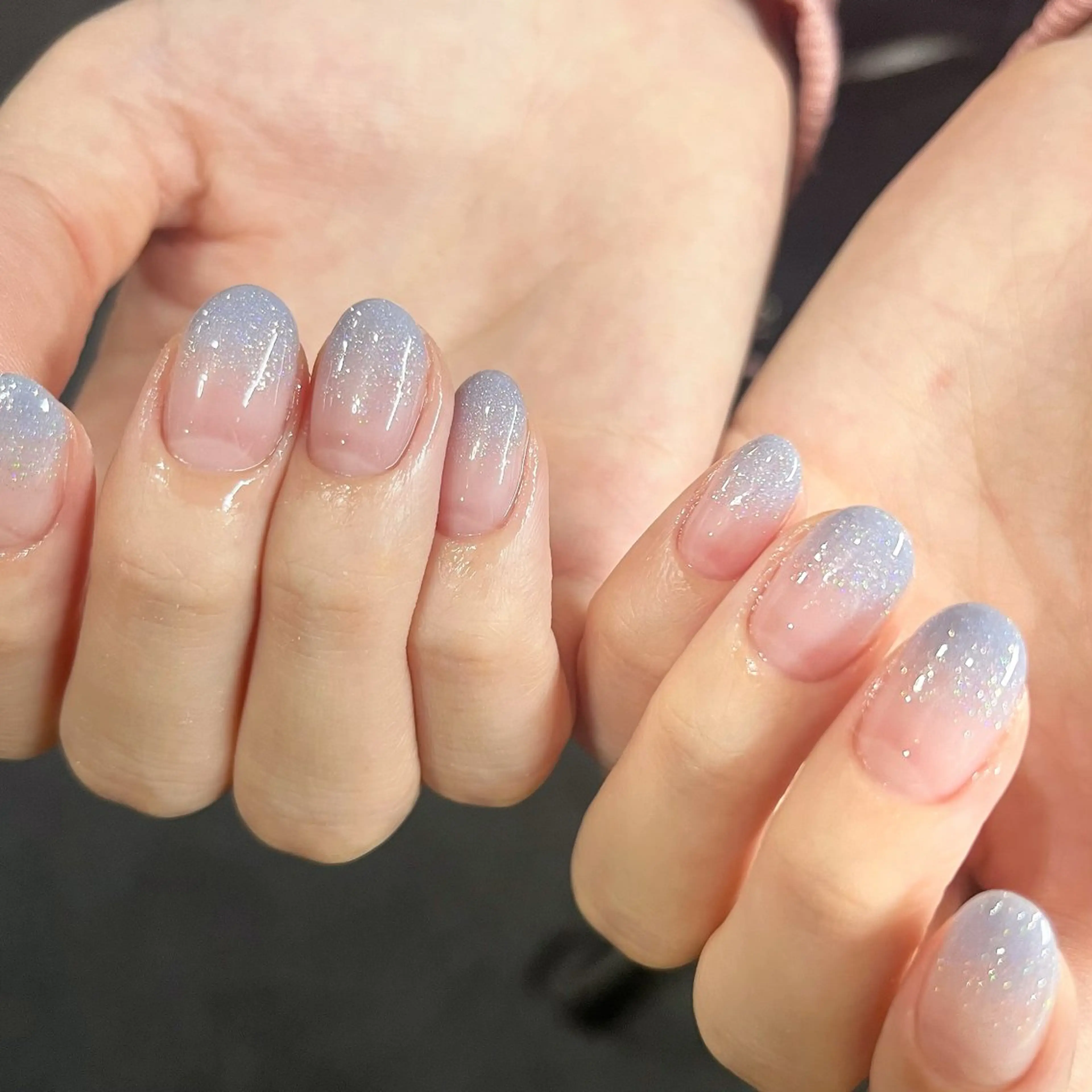 ネイル グラデーション キラキラネイル ラメ(グリッター) ラメグラデーション 水色 ハンドネイル ハンドケア 🎀NAIL🎀 AI🪄︎︎◝✩のネイルデザイン