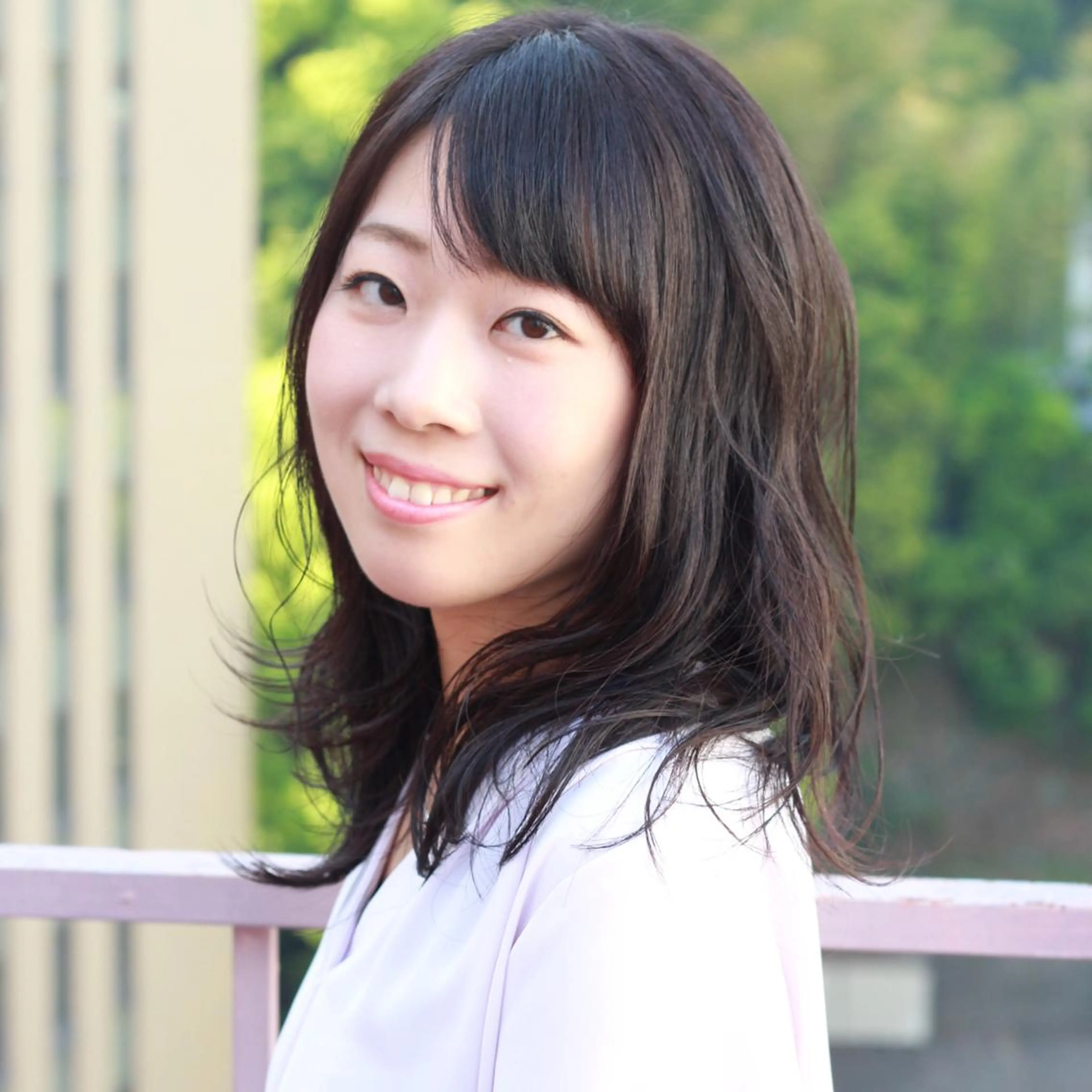 ミディアム カラー ブルーカラー シルバー ヘアカラー Viage （ビアージュ）のヘアスタイル