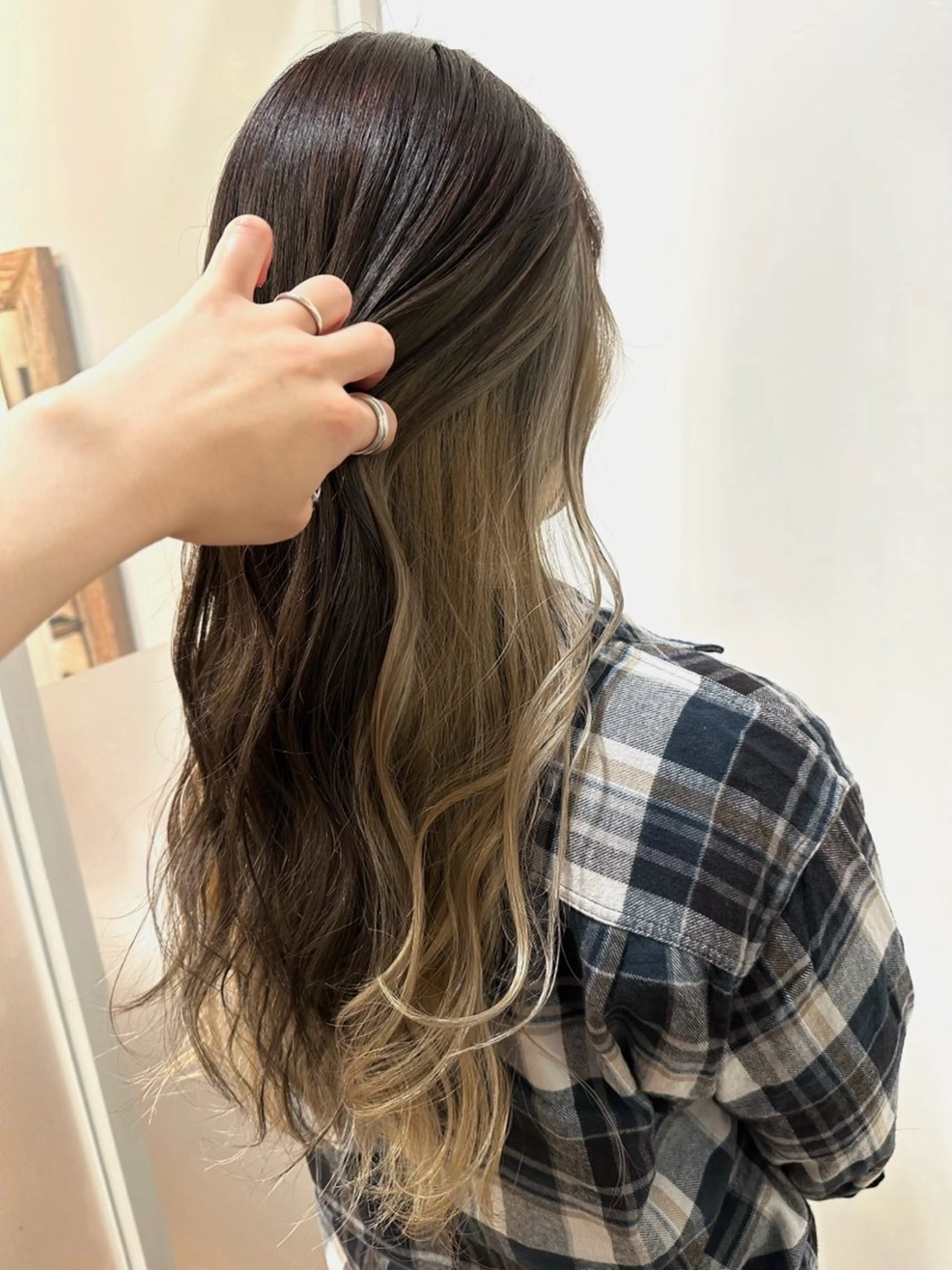 ロング ヘアカラー オオシマ ミユのヘアスタイル