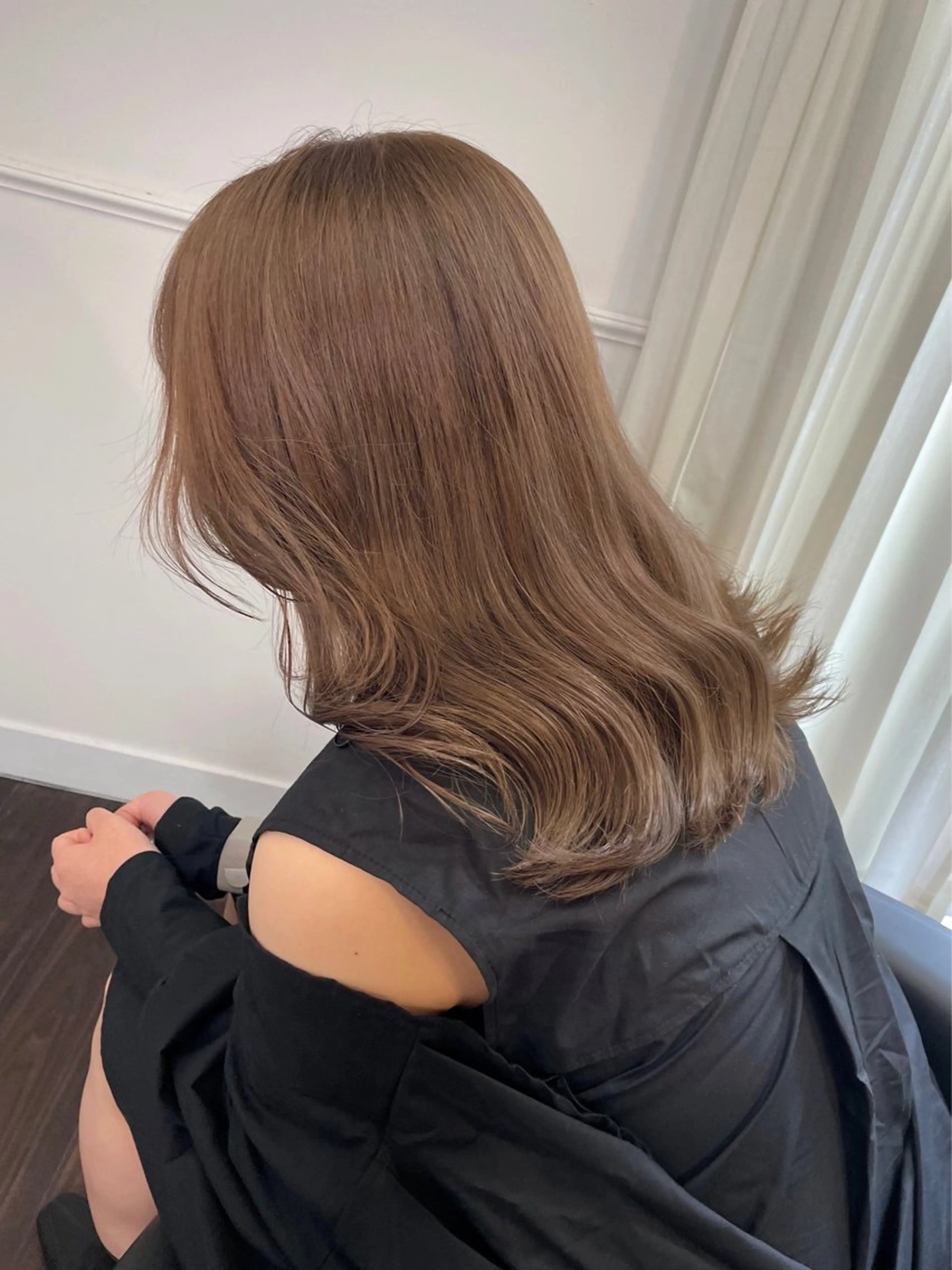 セミロング カラー ヘアアレンジ ベージュカラー ブリーチ ブロンド ブロンドベージュ ダブルカラー カット ヘアカラー トリートメント maoブリーチ無し 似合わせカラーのヘアスタイル