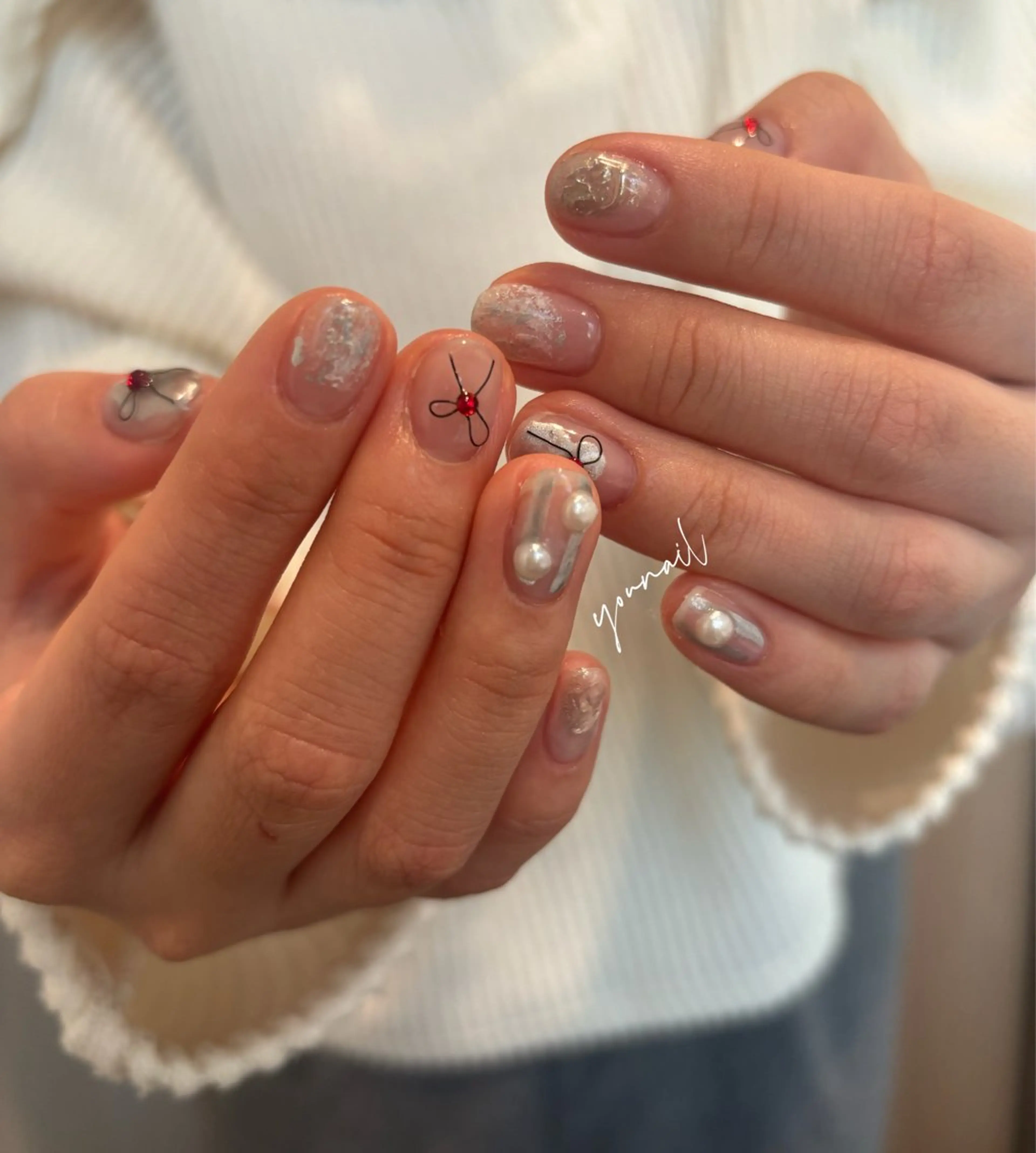 ネイル アートネイル チークネイル キラキラネイル 韓国ネイル ミラーネイル ハンドネイル younail所属・Younail 🍇のネイルデザイン