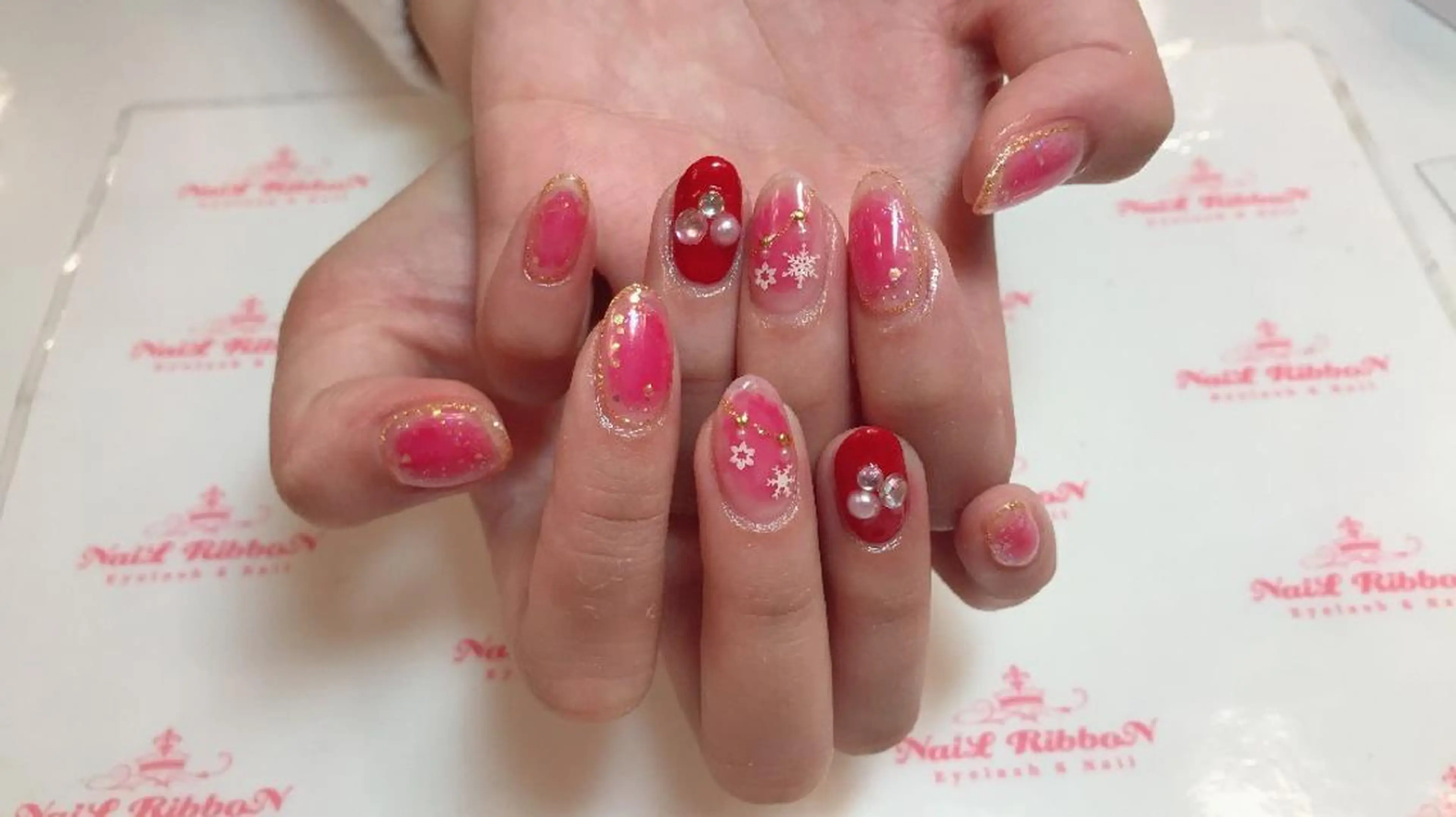 ネイル ネイルリボン 受付スタッフのネイルデザイン