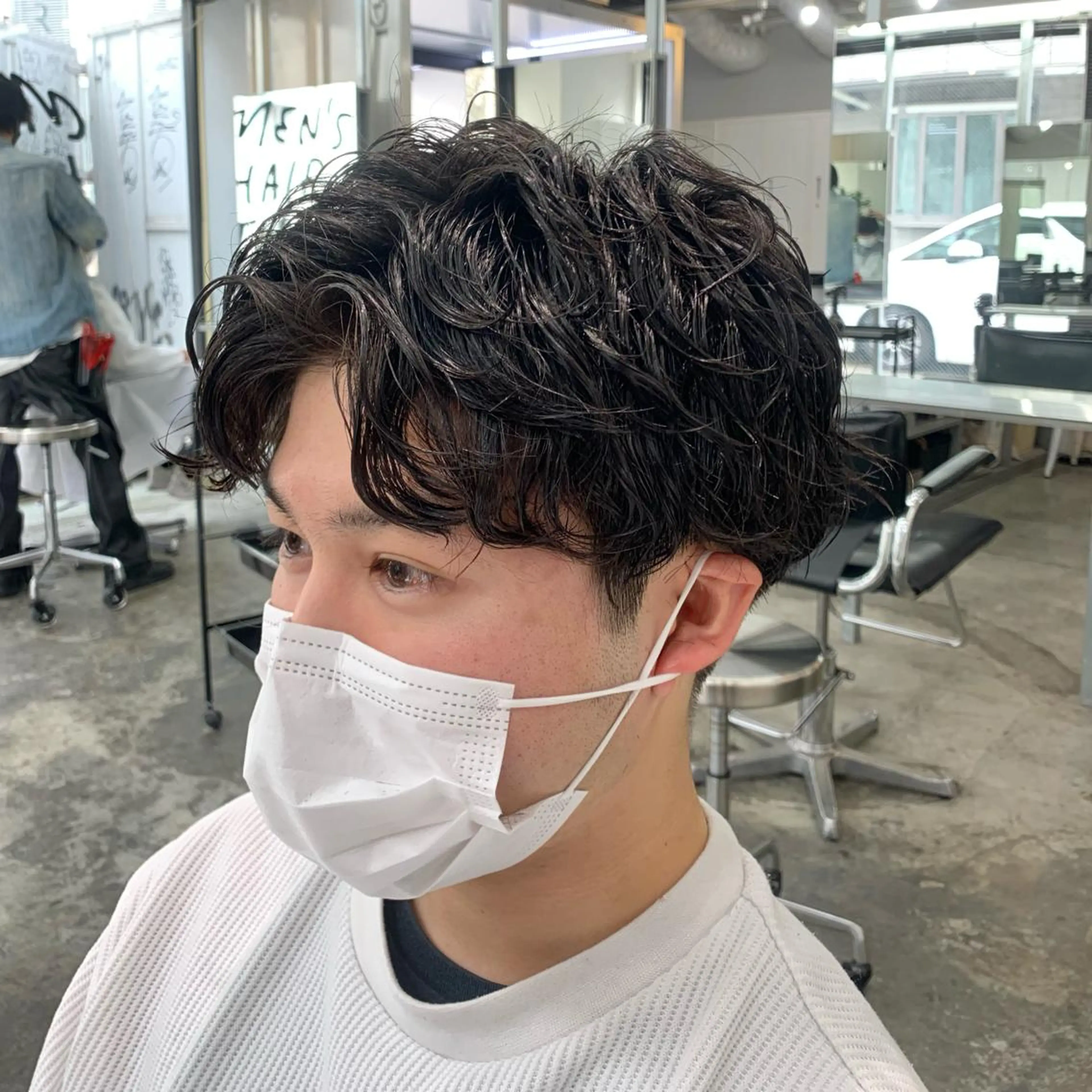 ショート パーマ メンズ センターパート メンズパーマ カット パーマ メンズ特化美容師/ 藤戸 椋のヘアスタイル