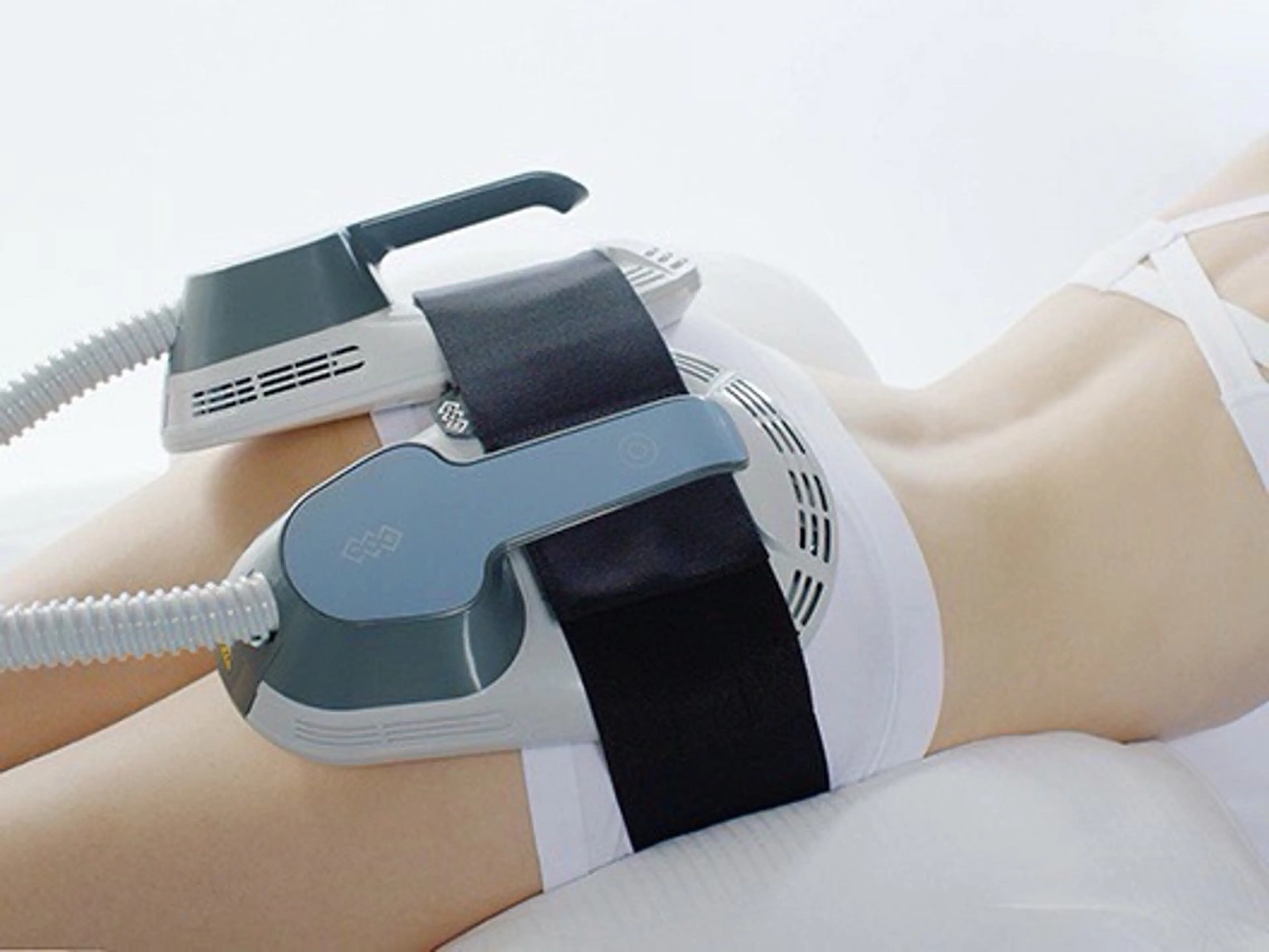 【努力不要の痩身】 30分で7万回の筋収縮運動✨️ 最先端テスラ🎀の写真