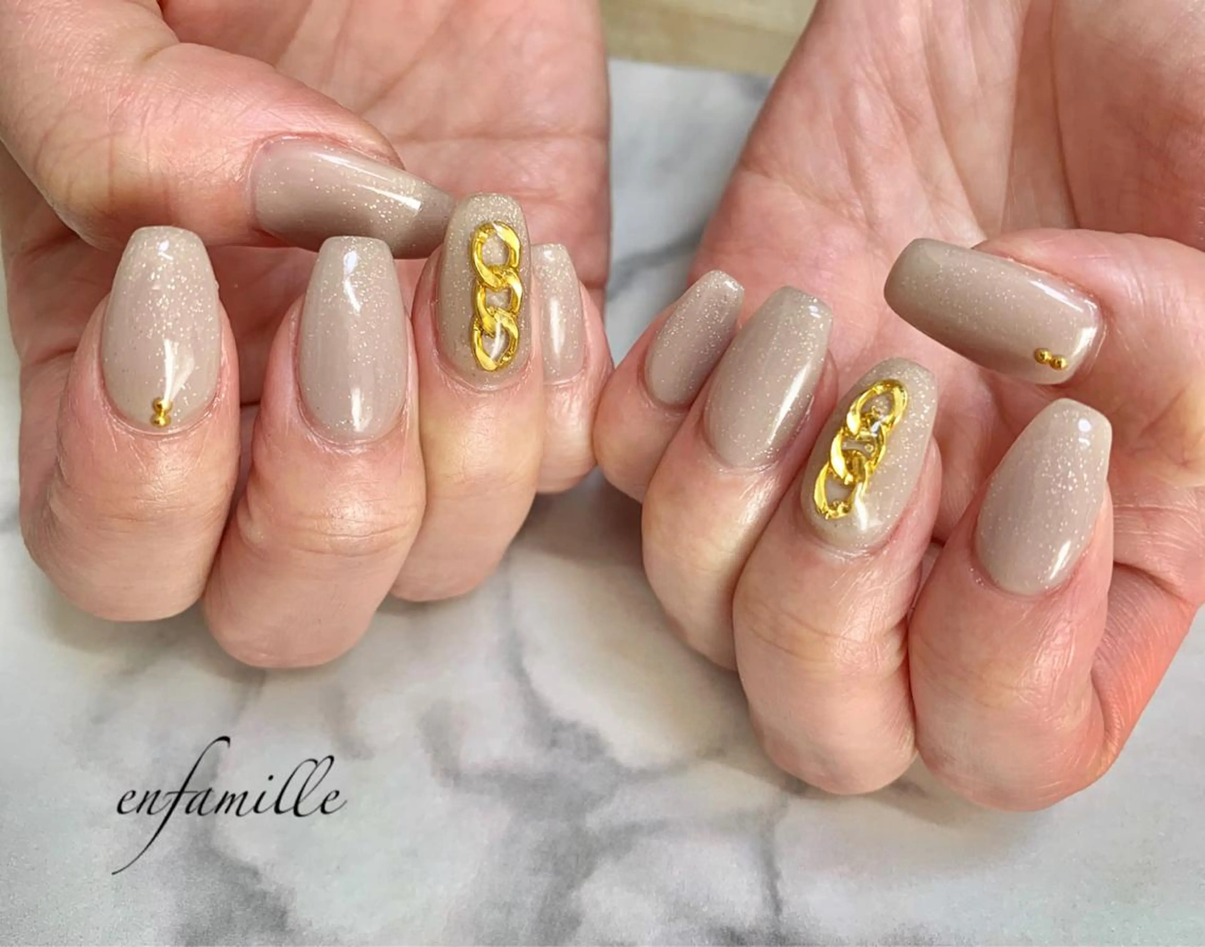 ネイル ストーンネイル ハンドネイル nail salon en familleのネイルデザイン