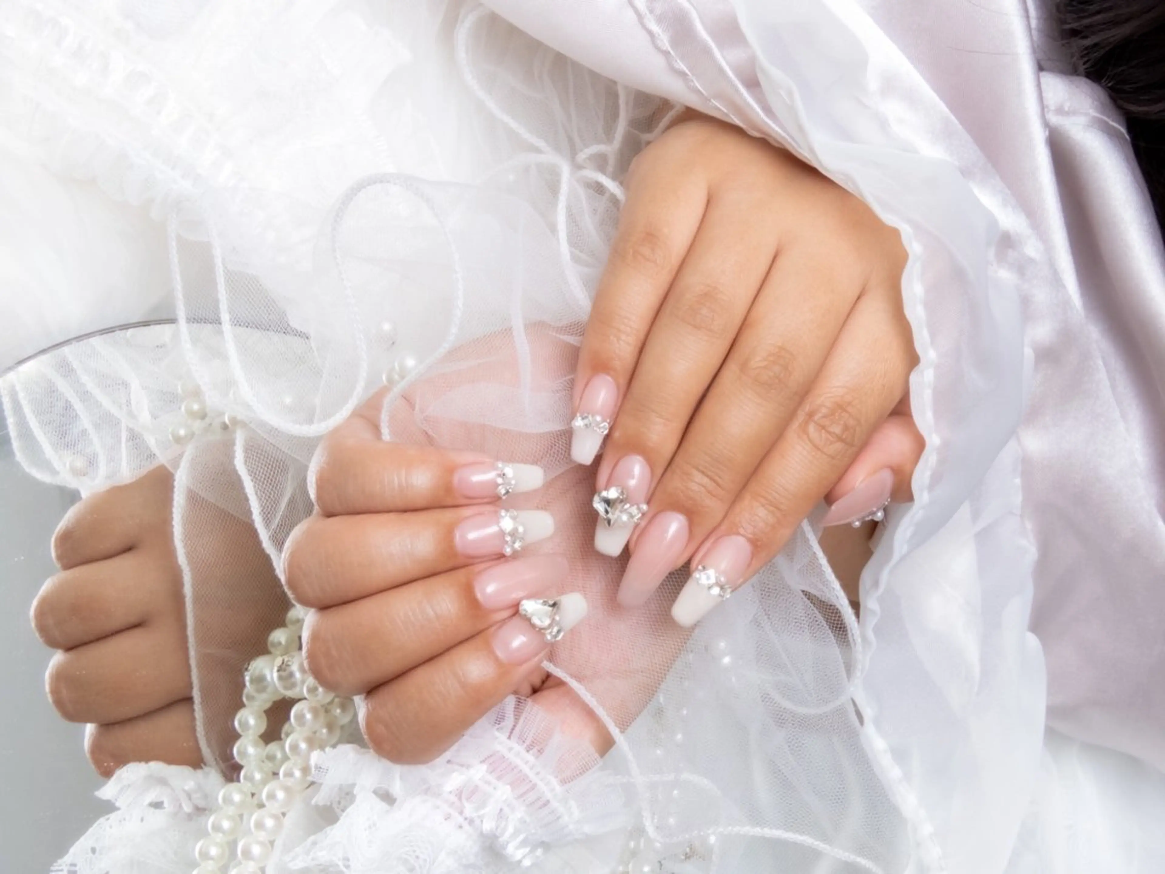 ネイル DOLL BEAUTYの眉毛・アイブロウイメージ