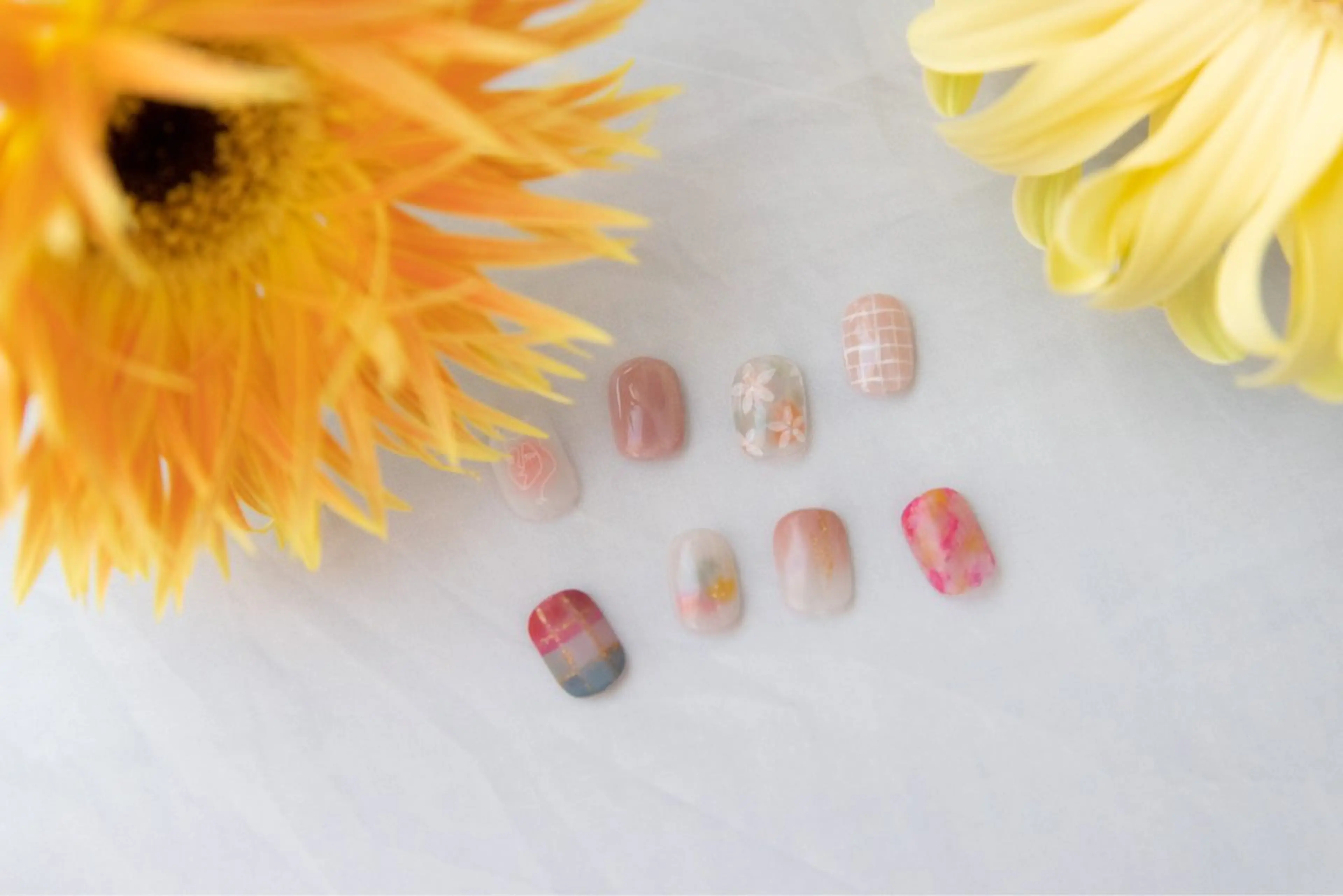 ★まずはお試し★さりげなくオシャレ♪1本（両手で2本）だけアート＆ワンカラー（色変え/パラジェル変更可）の写真