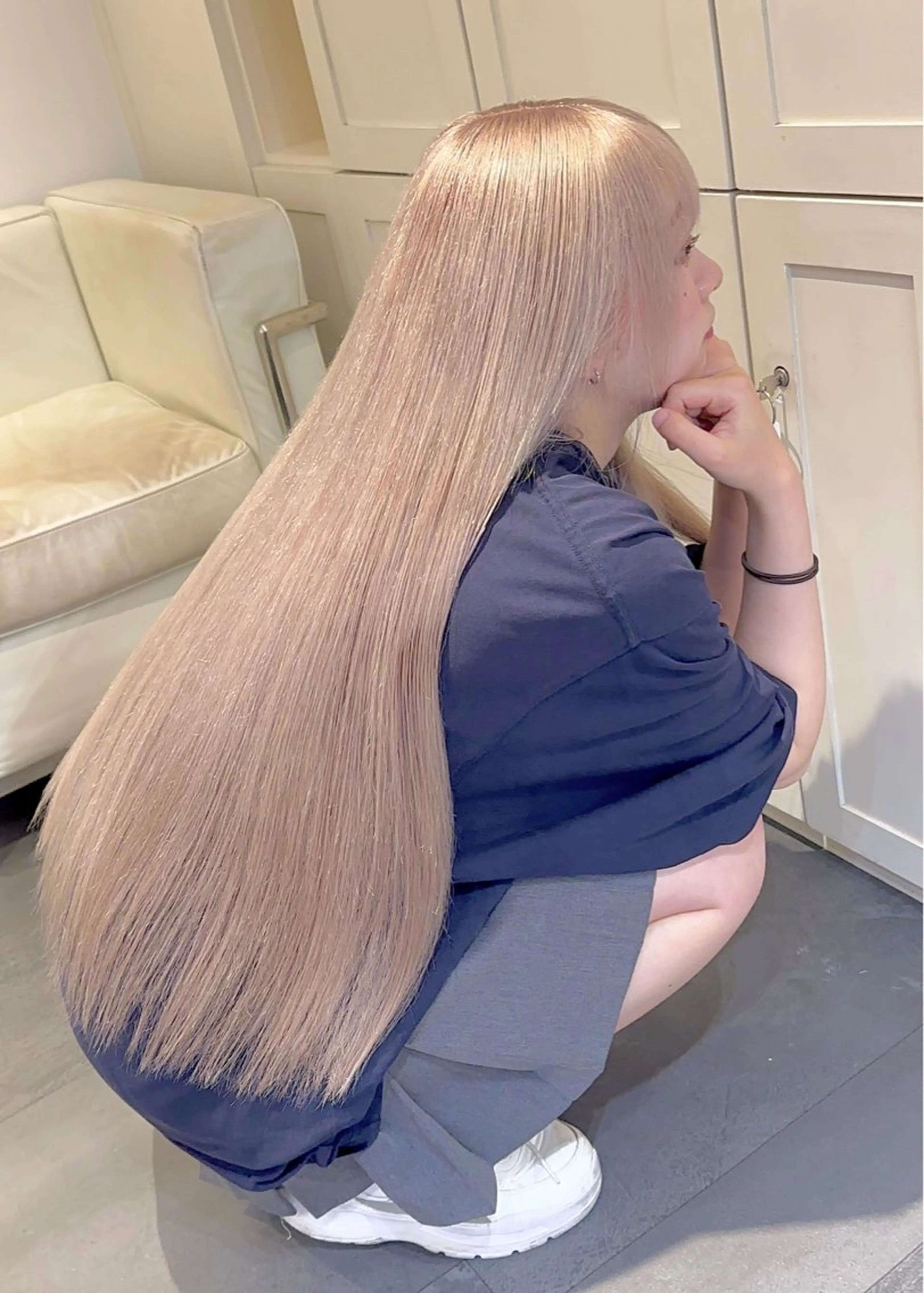 ロング カラー ベージュカラー ブリーチ ケアブリーチ ハイトーンカラー ミルクティーベージュ カット ヘアカラー トリートメント Beleza Shibuya所属・ヒロミ/ミルクティー /ブロンド/ピンクのヘアスタイル