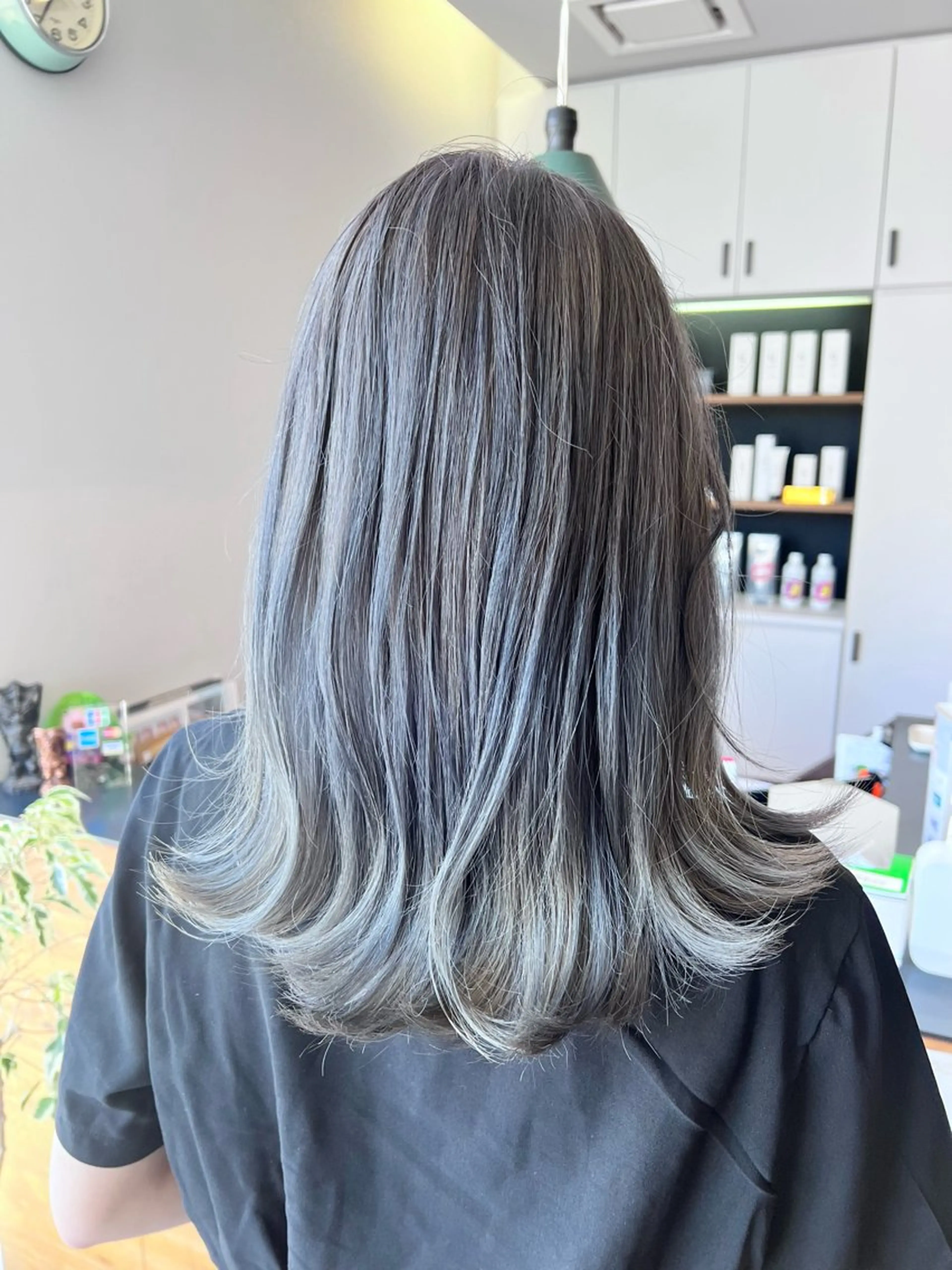 ロング カラー グレージュ ヘアカラー トリートメント ツキダテ ユイのヘアスタイル