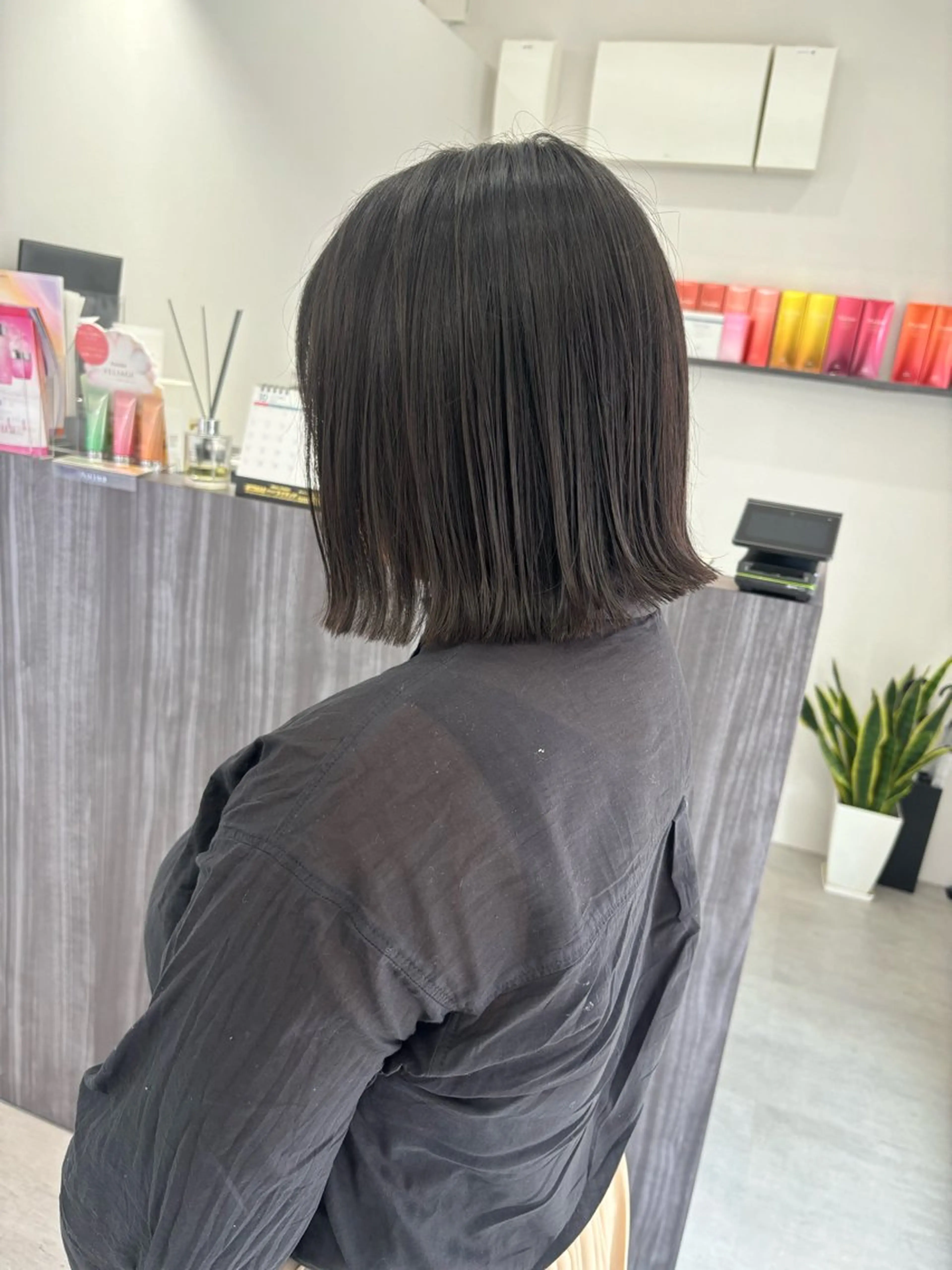 ミディアム ショートボブ ボブ 外ハネヘア カット トリートメント 新村 華奈絵のヘアスタイル