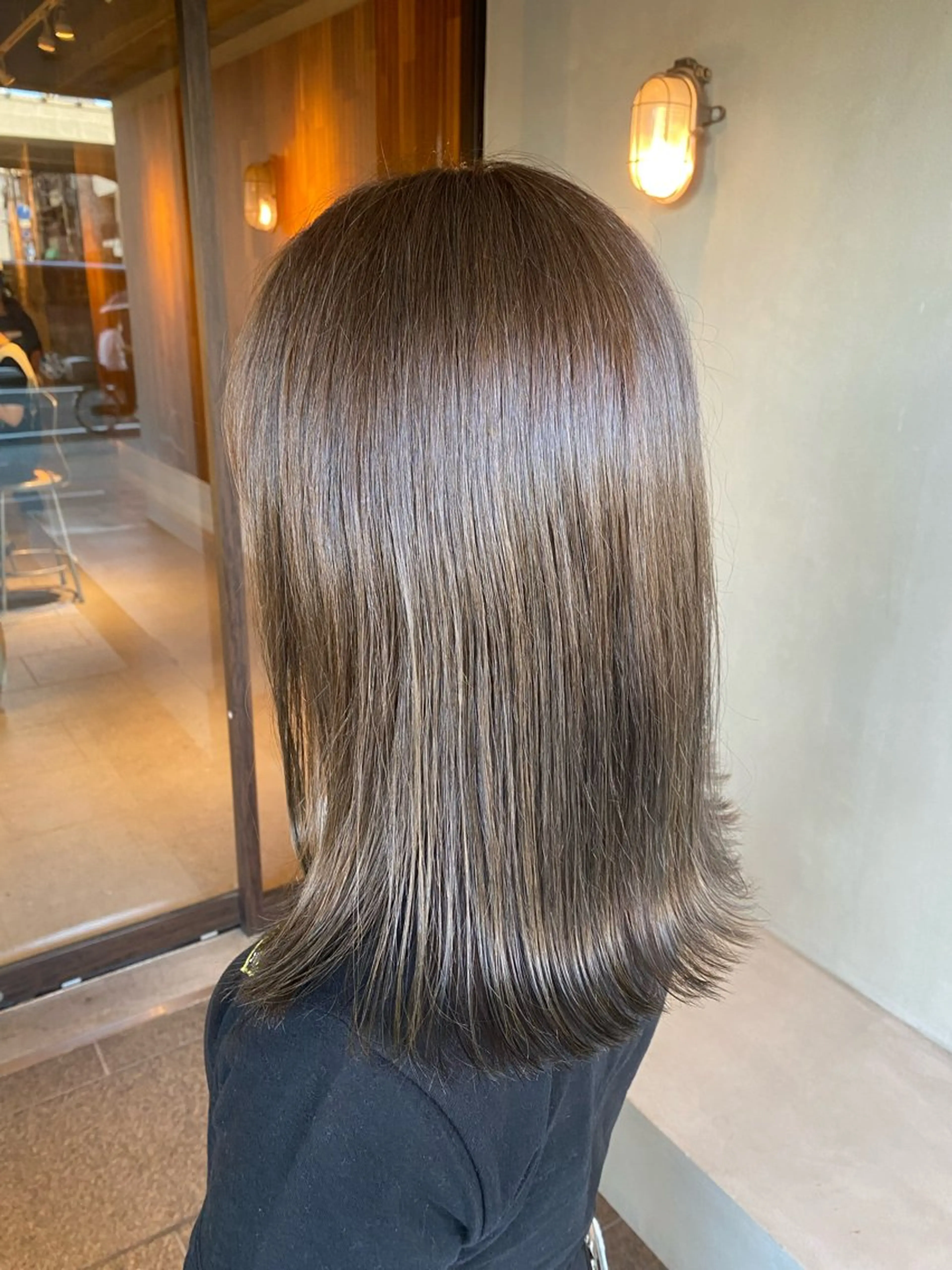 セミロング カラー 石川 雅のヘアスタイル