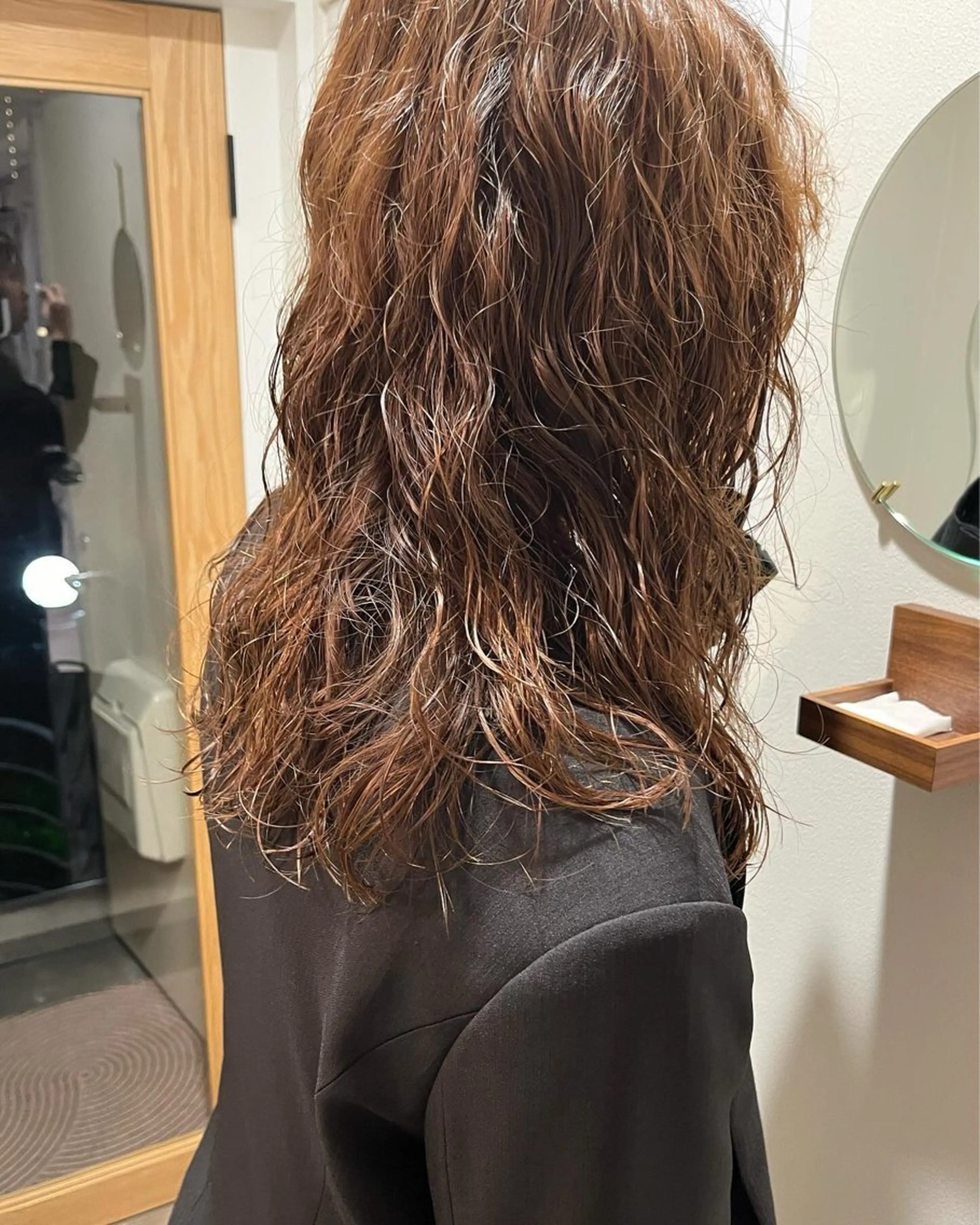 セミロング パーマ セミロングパーマ 縮毛矯正 GO TODAY シェアサロン 表参道Flos店所属・nishi fuyumiのヘアスタイル