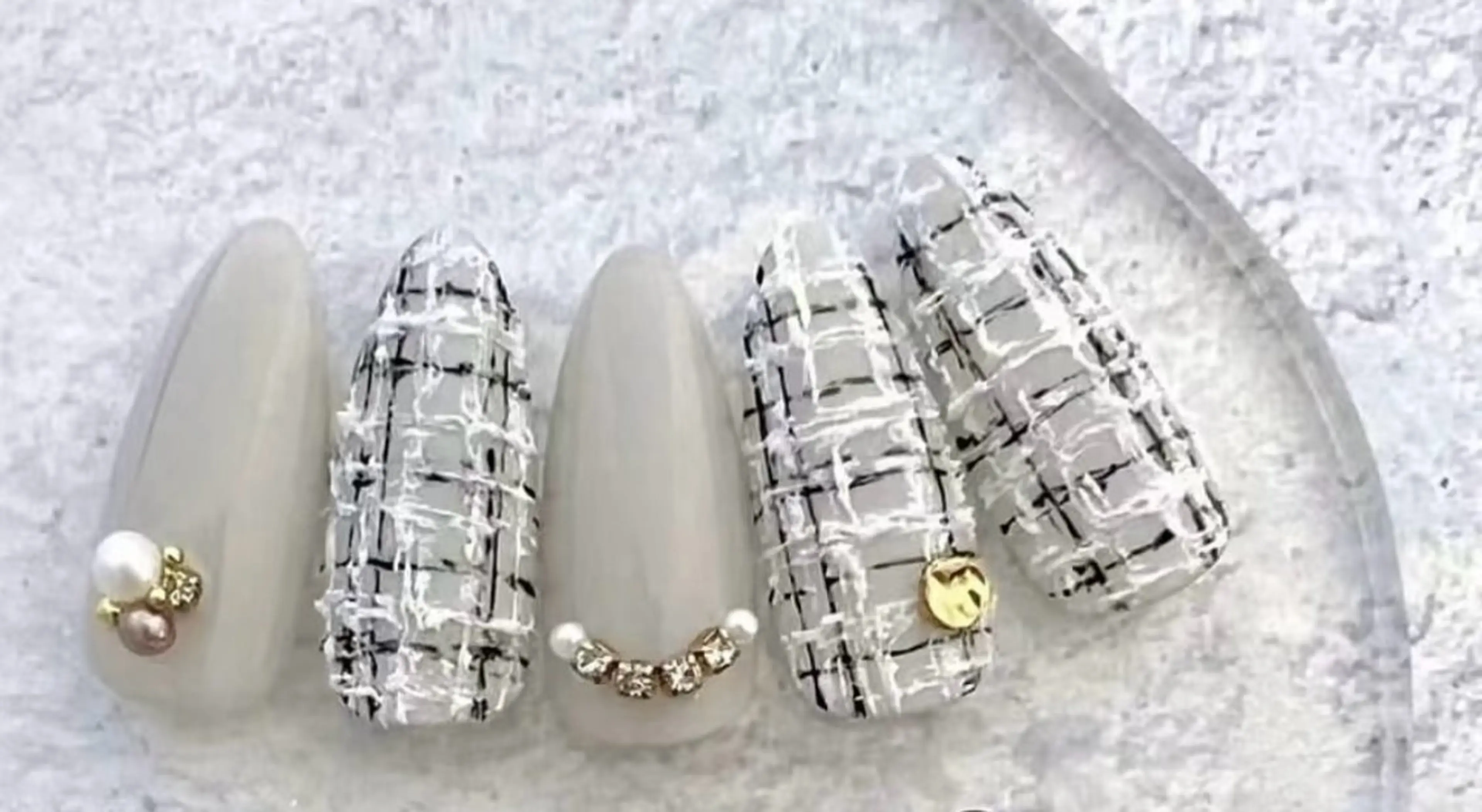 ネイル アートネイル チークネイル 長さ出し フットネイル ジェルネイル ラッキーネイルサロン西川口東口店所属・山田 由奈のネイルデザイン