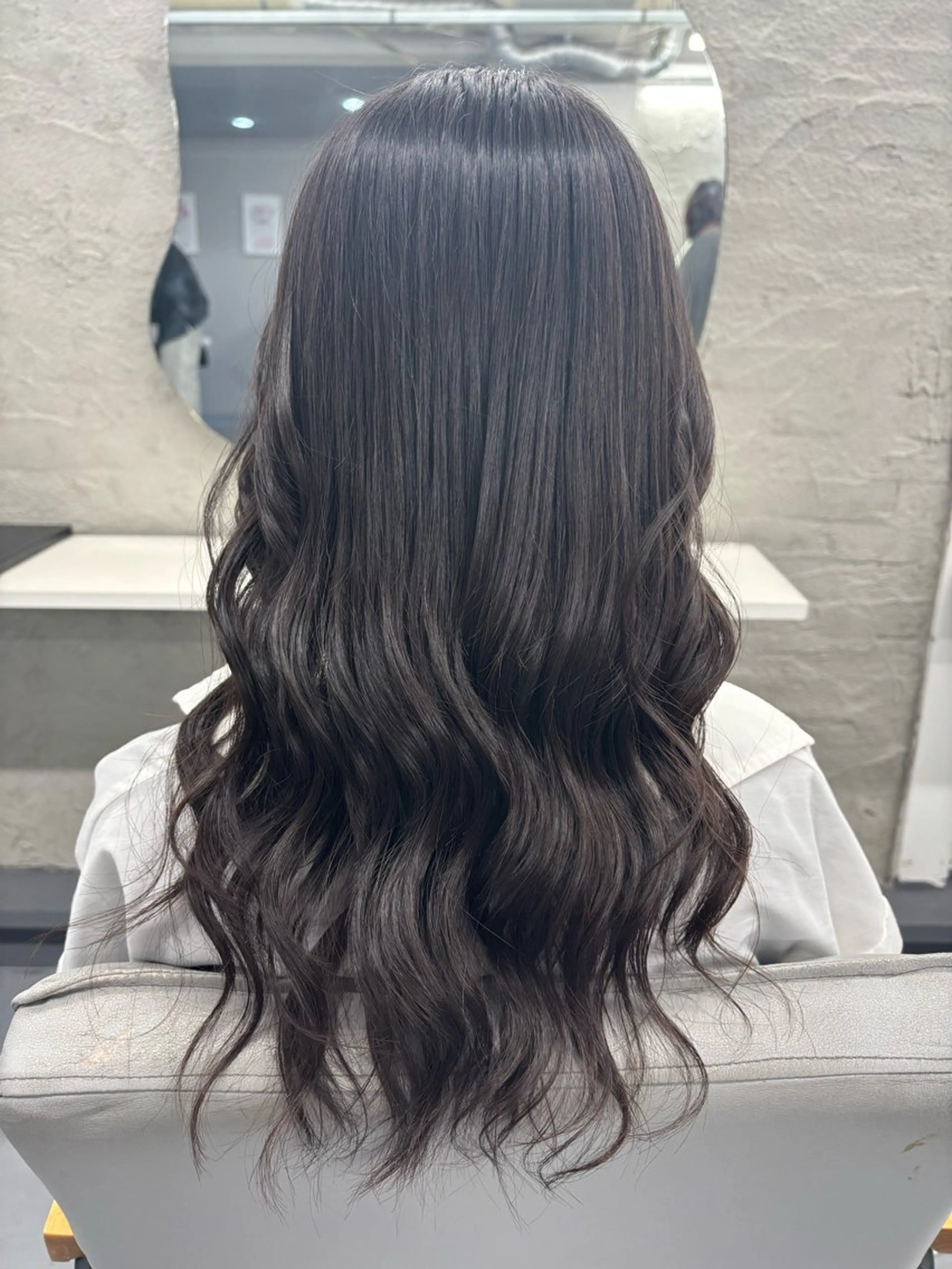 ロング カラー 腰越 麻奈のヘアスタイル