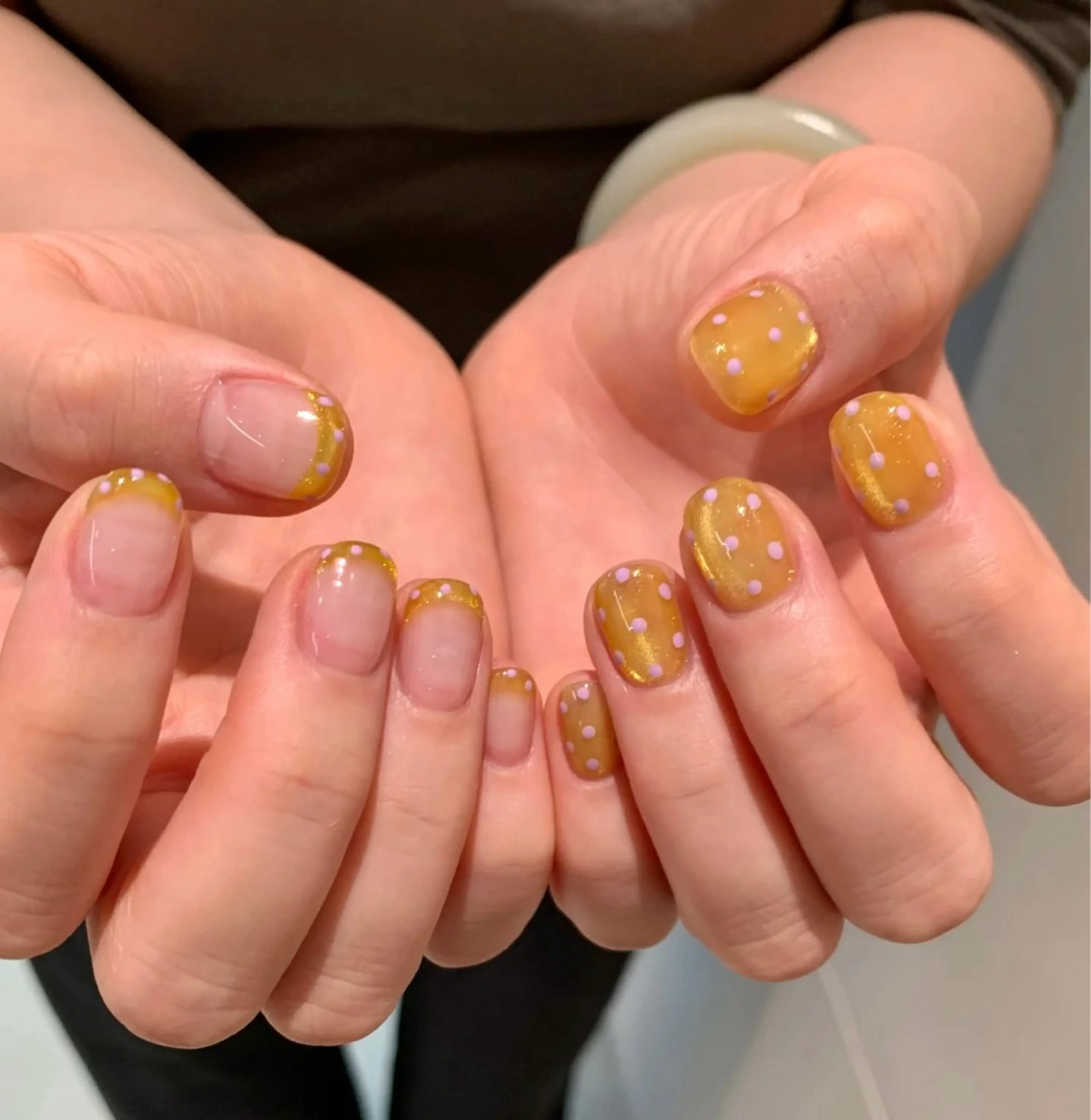 💛マスタードドットネイル🌼 個性的だけどやりすぎない、おしゃれ感を出したい方におすすめのデザインの写真