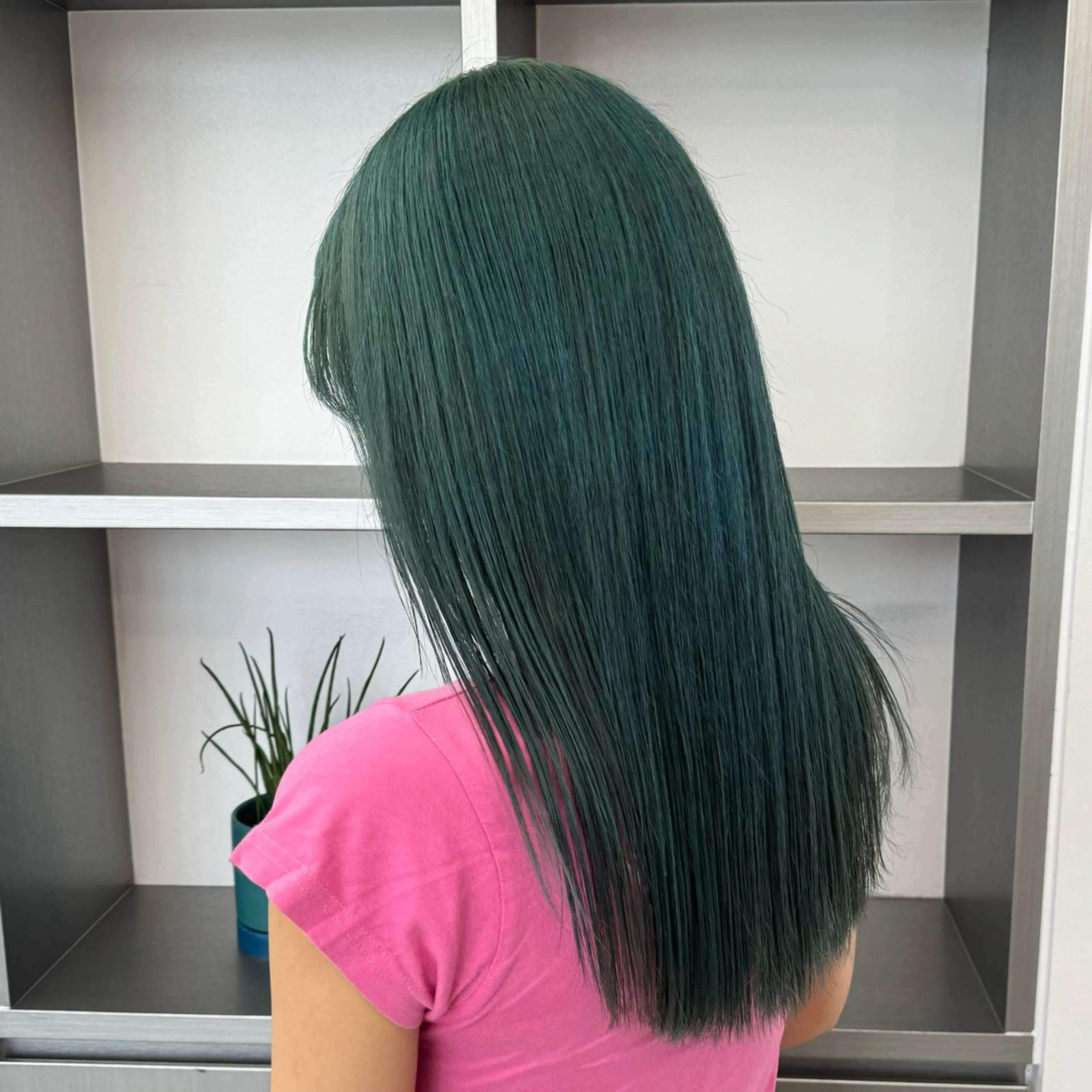 セミロング カラー ヘアカラー トリートメント 🌼動き×透明感🩵 ハイトーン/ナナのヘアスタイル