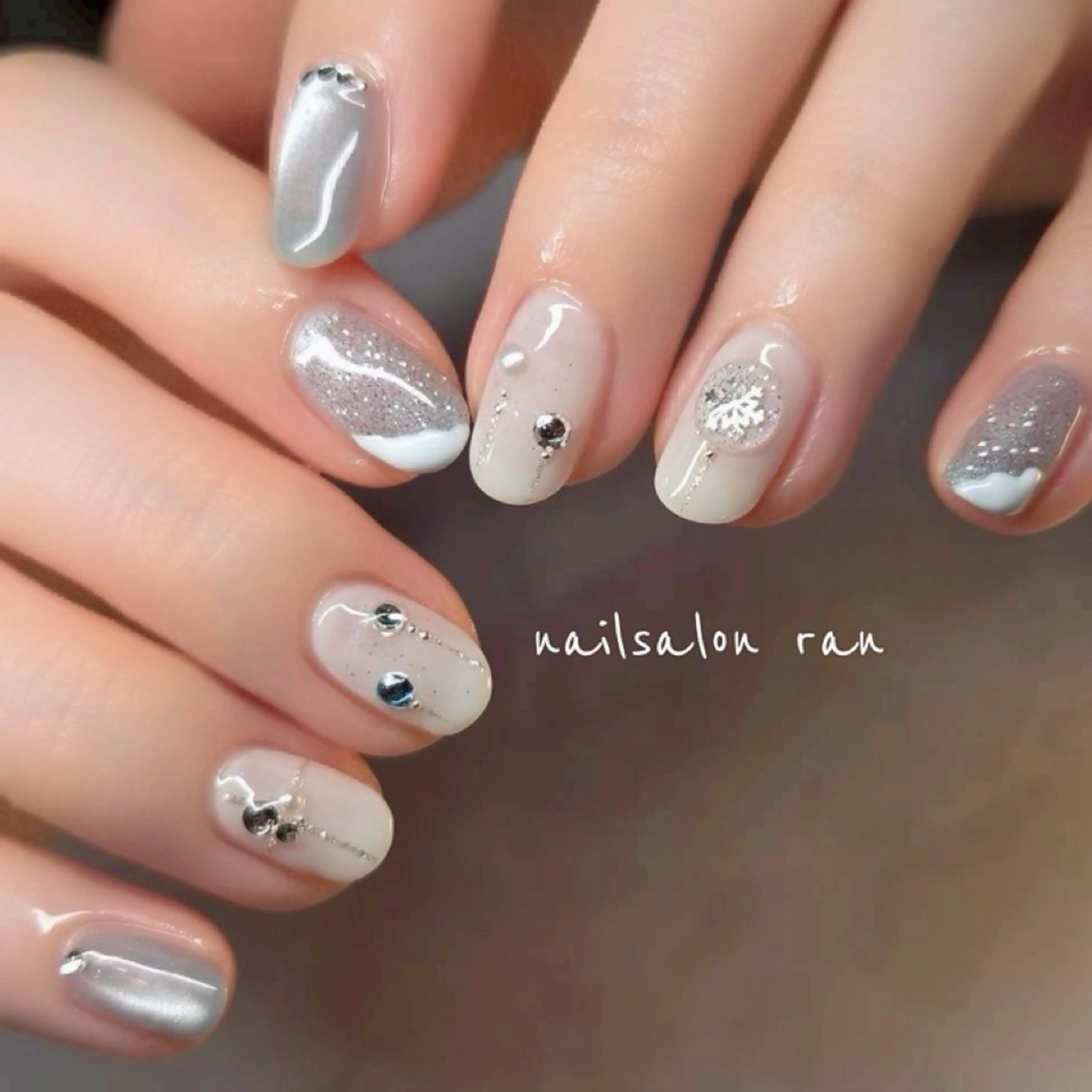 ネイル ホワイト ハンドネイル ハンドケア nailsalon ranのネイルデザイン