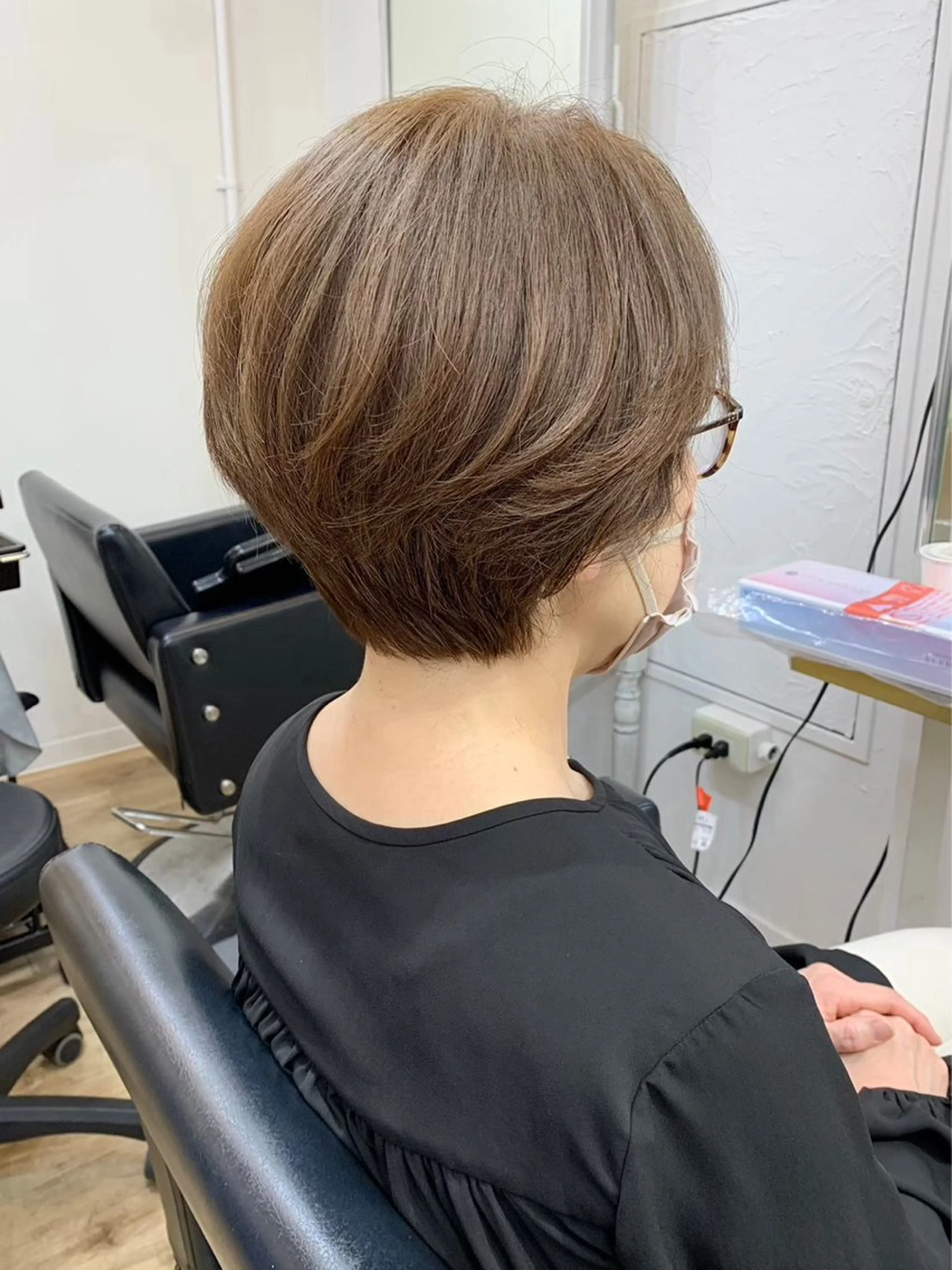 ショート シオン/艶髪/ 暗髪カラーのヘアスタイル