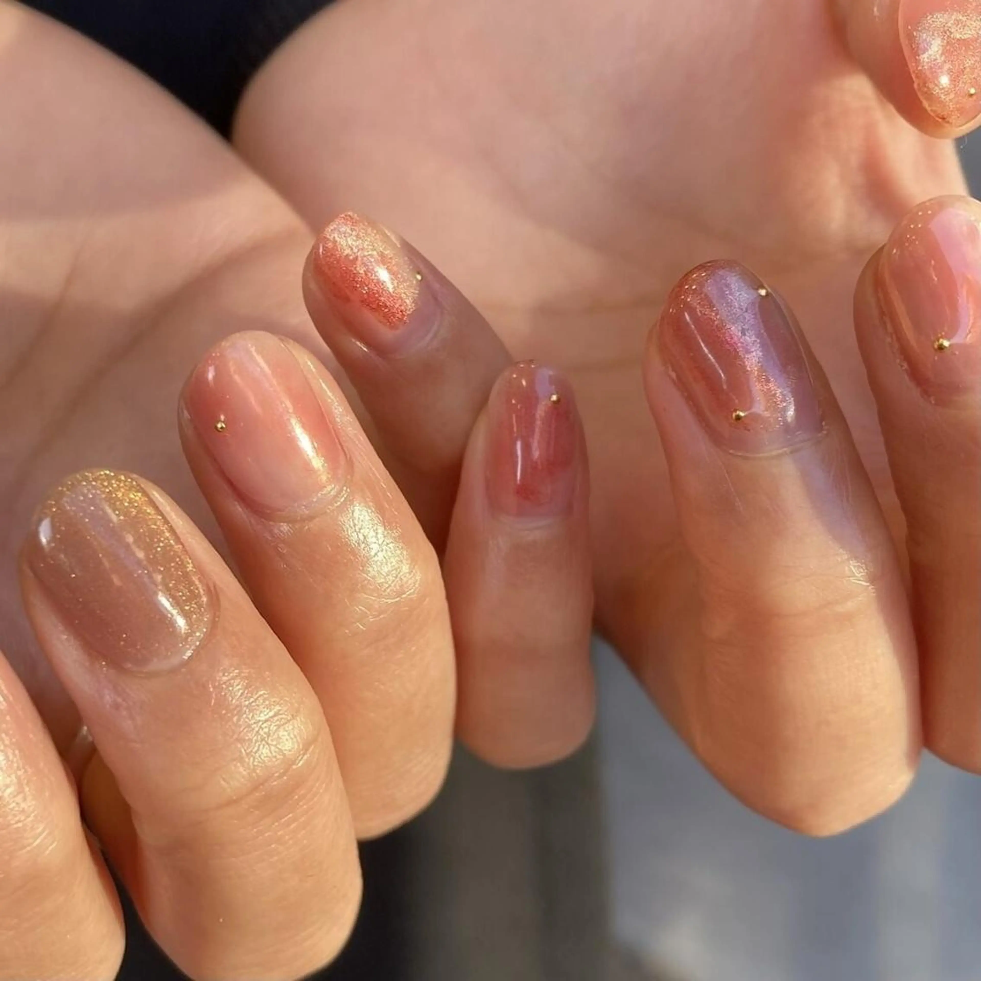 ネイル アートネイル チークネイル ジェルネイル ゴールド ニュアンスネイル ハンドネイル 【パラジェル認定】 newiネイル京橋のネイルデザイン