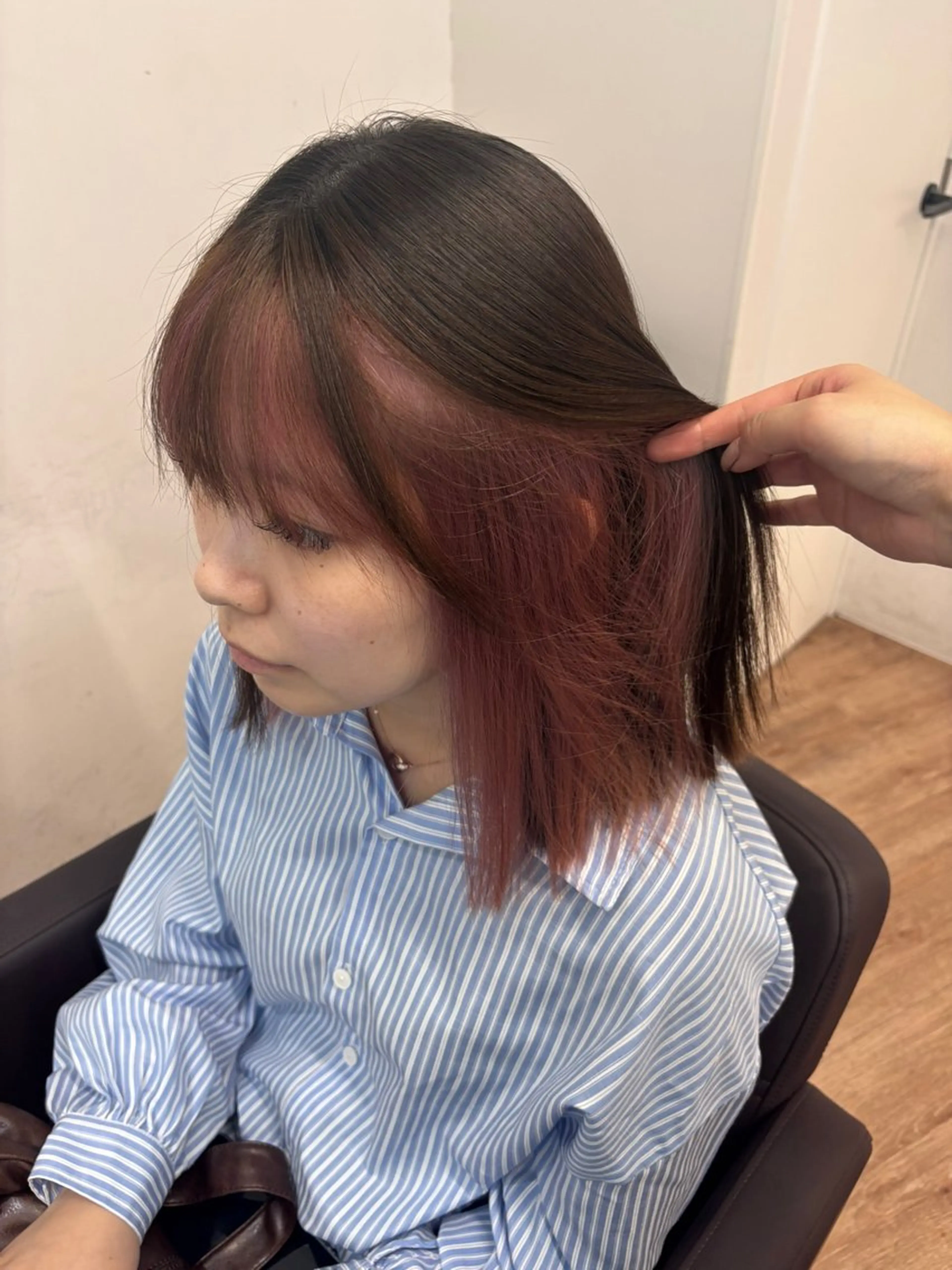 ミディアム カラー ブリーチ ピンクカラー momo/髪質改善 /コテ巻きパーマのヘアスタイル