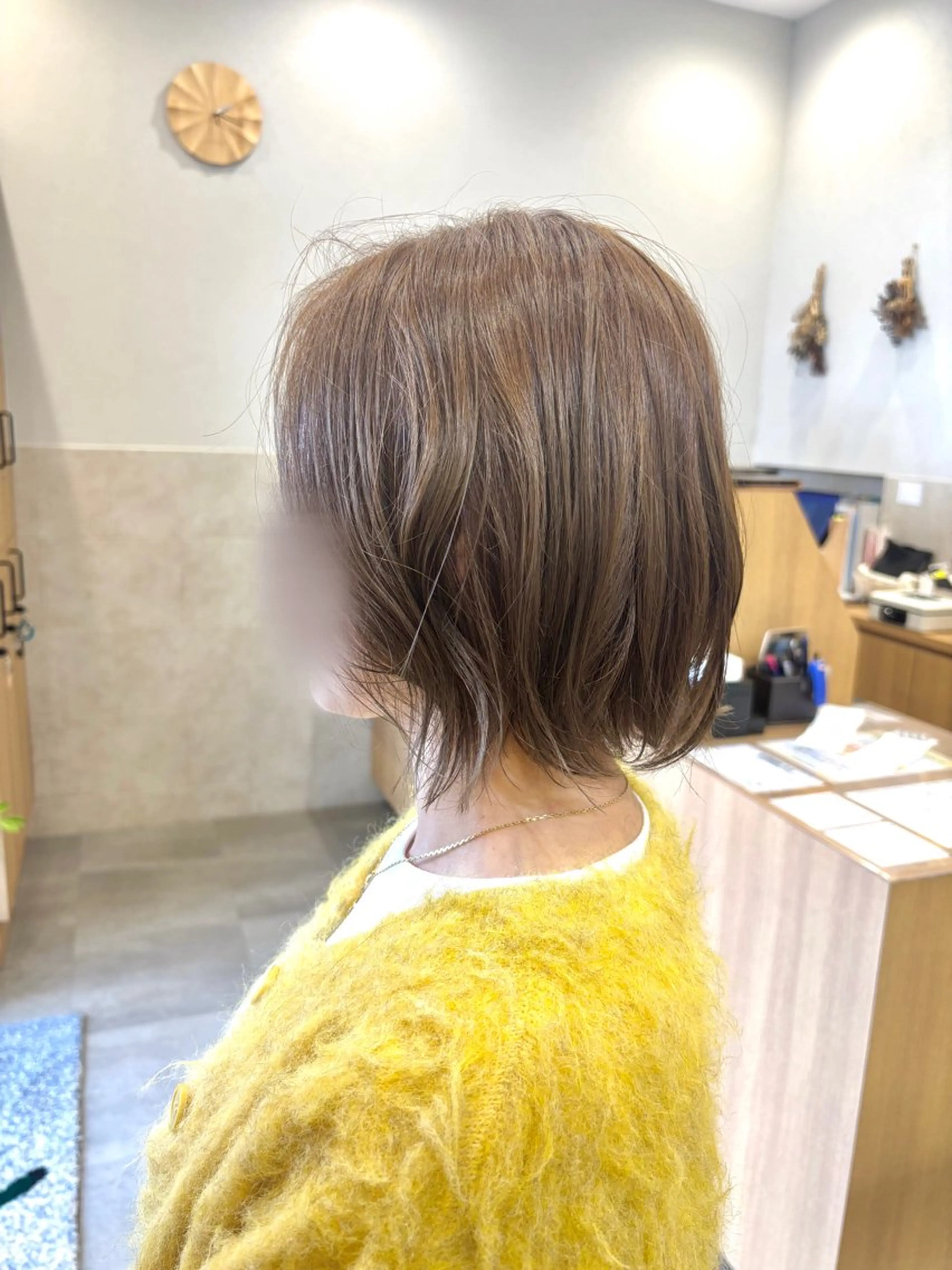 ミディアム カラー ベージュカラー ブリーチ 透明感カラー ブリーチなしカラー オリーブベージュ カット ヘアカラー トリートメント 山口 玖瑠美のヘアスタイル