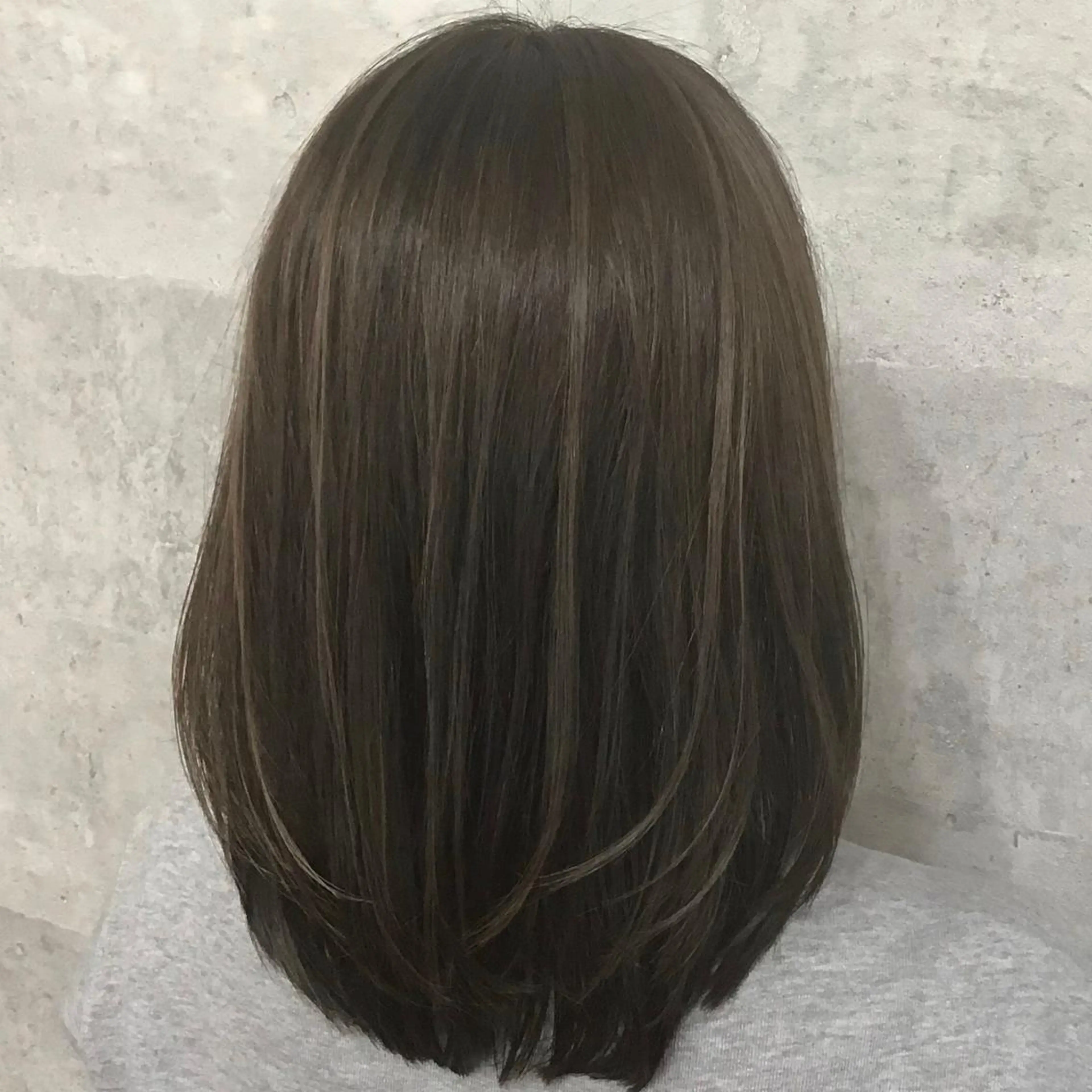 セミロング カラー SALOWIN心斎橋Suite店所属・ブリーチ毛にもできる 縮毛矯正|鷹司郎のヘアスタイル