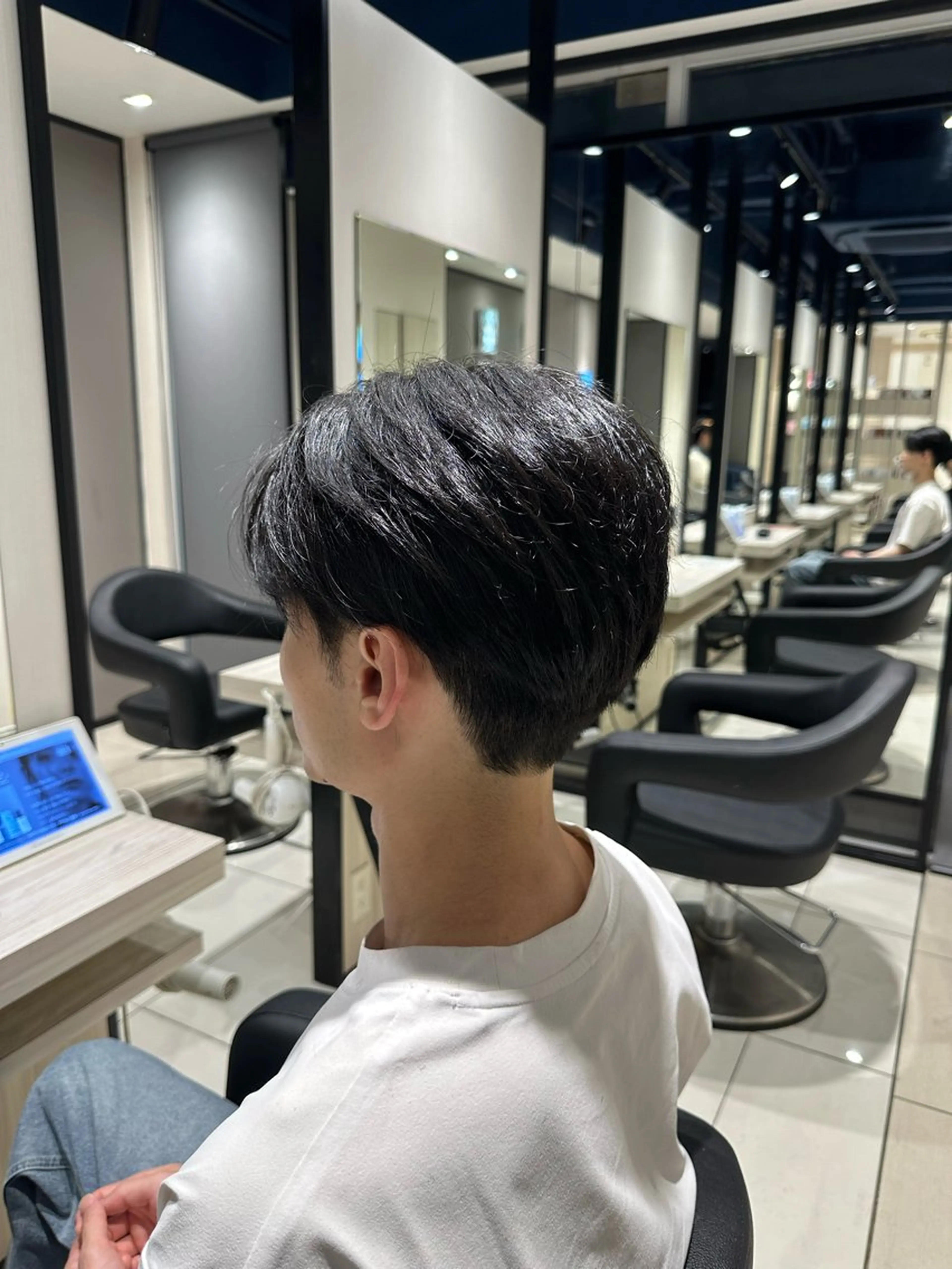 メンズ センターパート メンズ韓国風 刈り上げ カット レン   メンズ 特化スタイリストのヘアスタイル