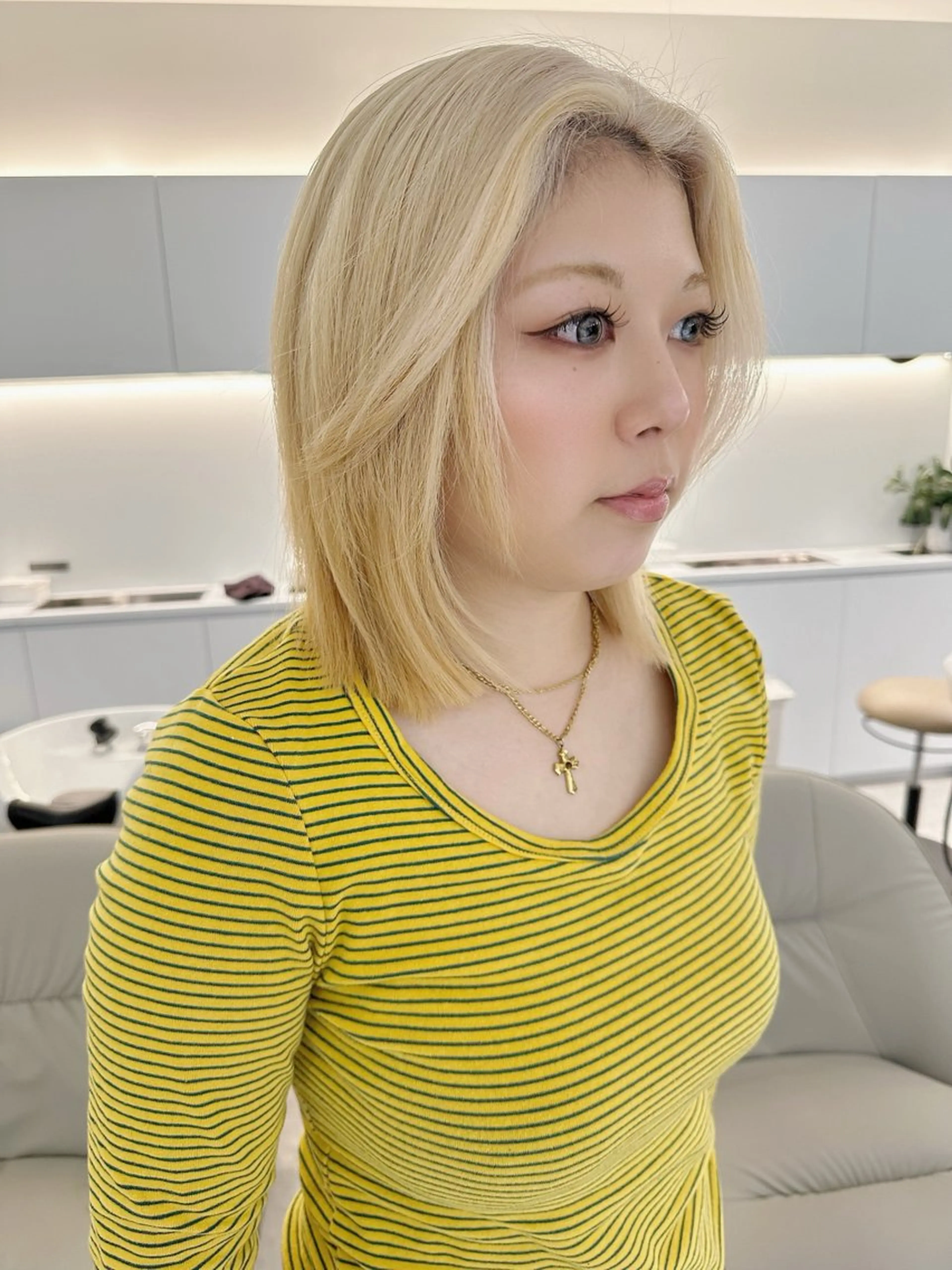 ミディアム カット ヘアカラー 梅田ハイトーン 🥣chiakiのヘアスタイル