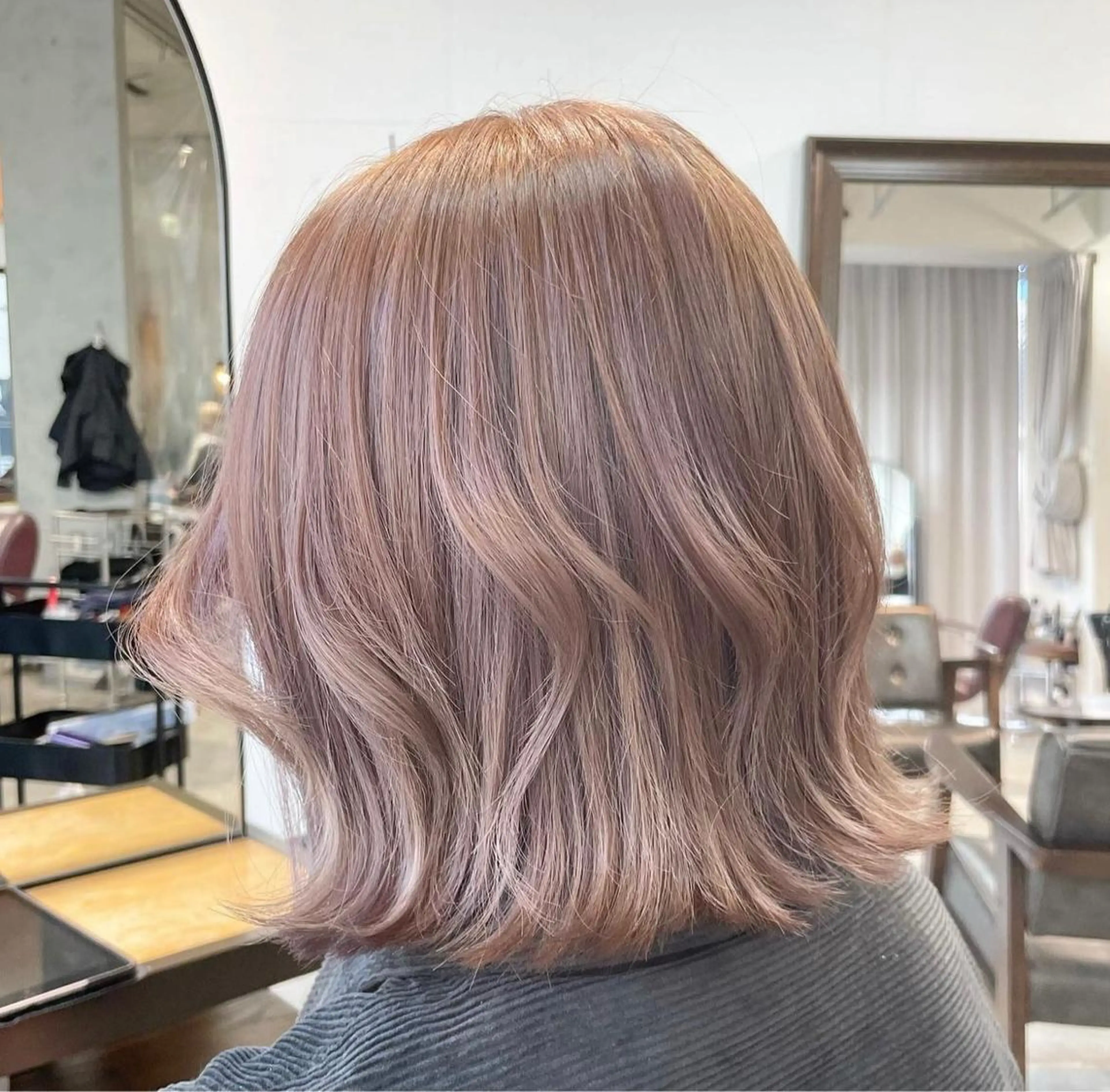 セミロング カラー ヘアアレンジ ヘアカラー 🌹TikTok４万 ﾌｫﾛﾜｰ🌹AKIのヘアスタイル