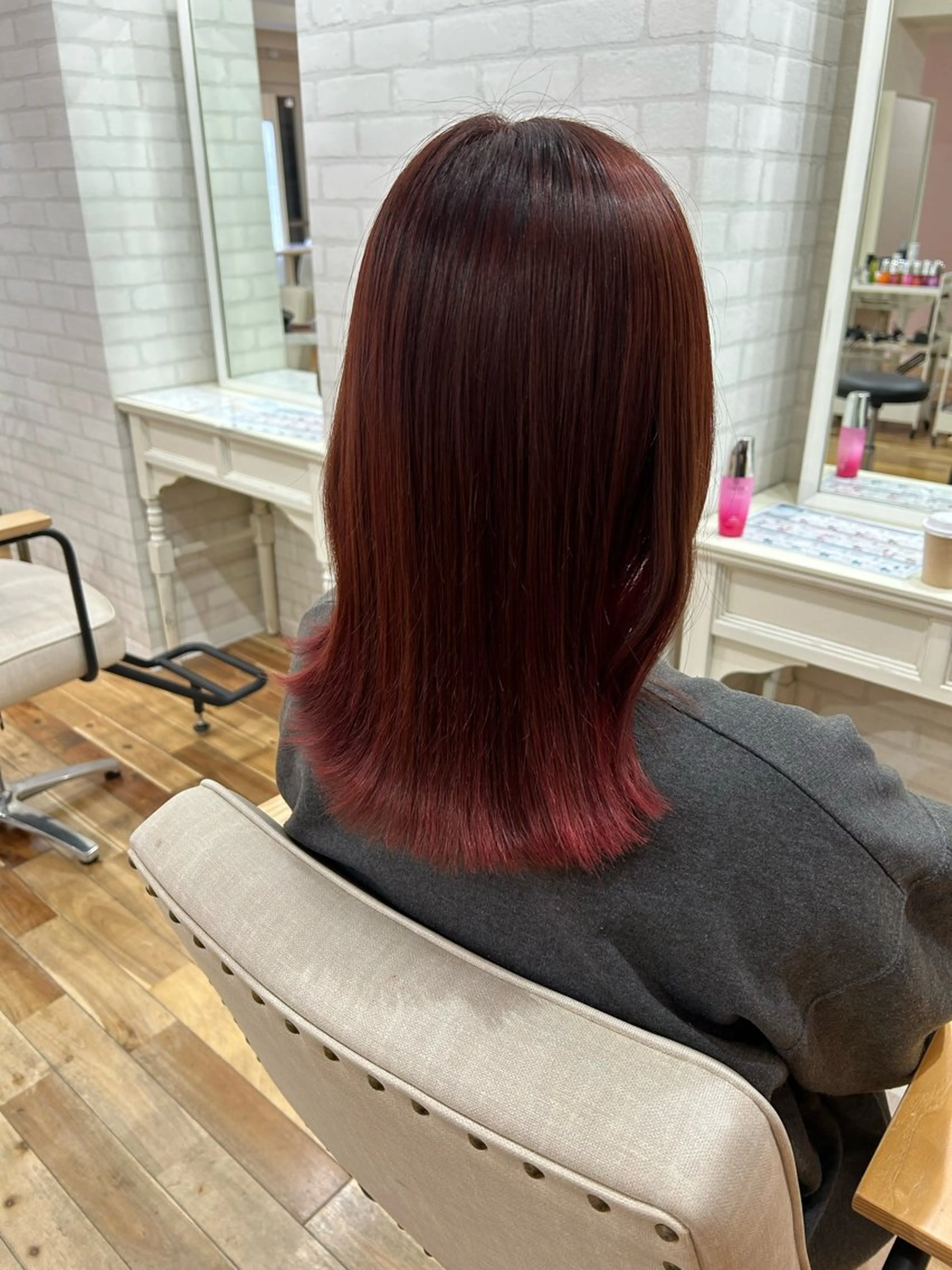 ミディアム ヘアカラー トリートメント 透明感カラー/牧内 楓/インナーカラーのヘアスタイル