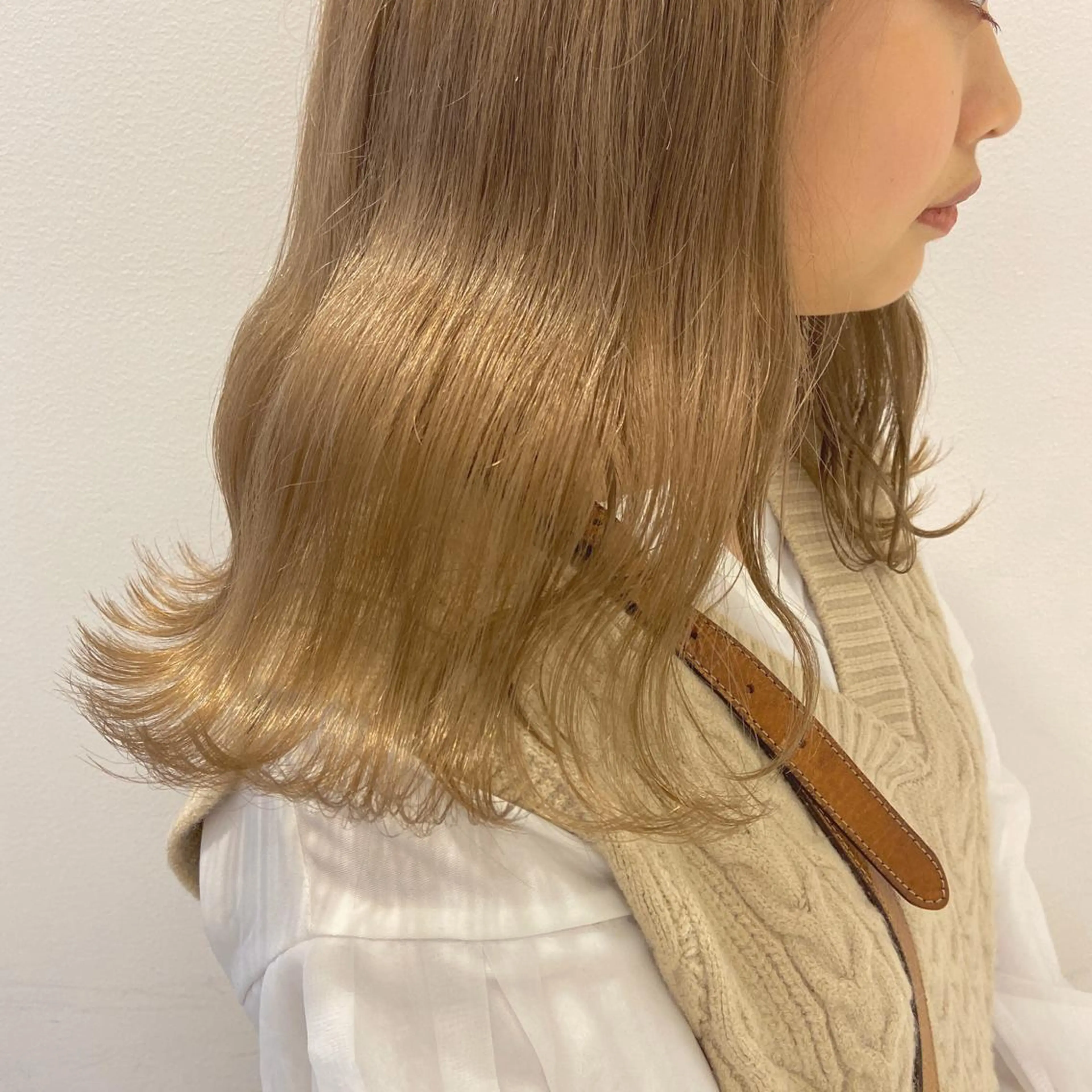 ミディアム カラー ヘアアレンジ ベージュカラー ブリーチ レイヤーカット指名 No.1💖マユカのヘアスタイル