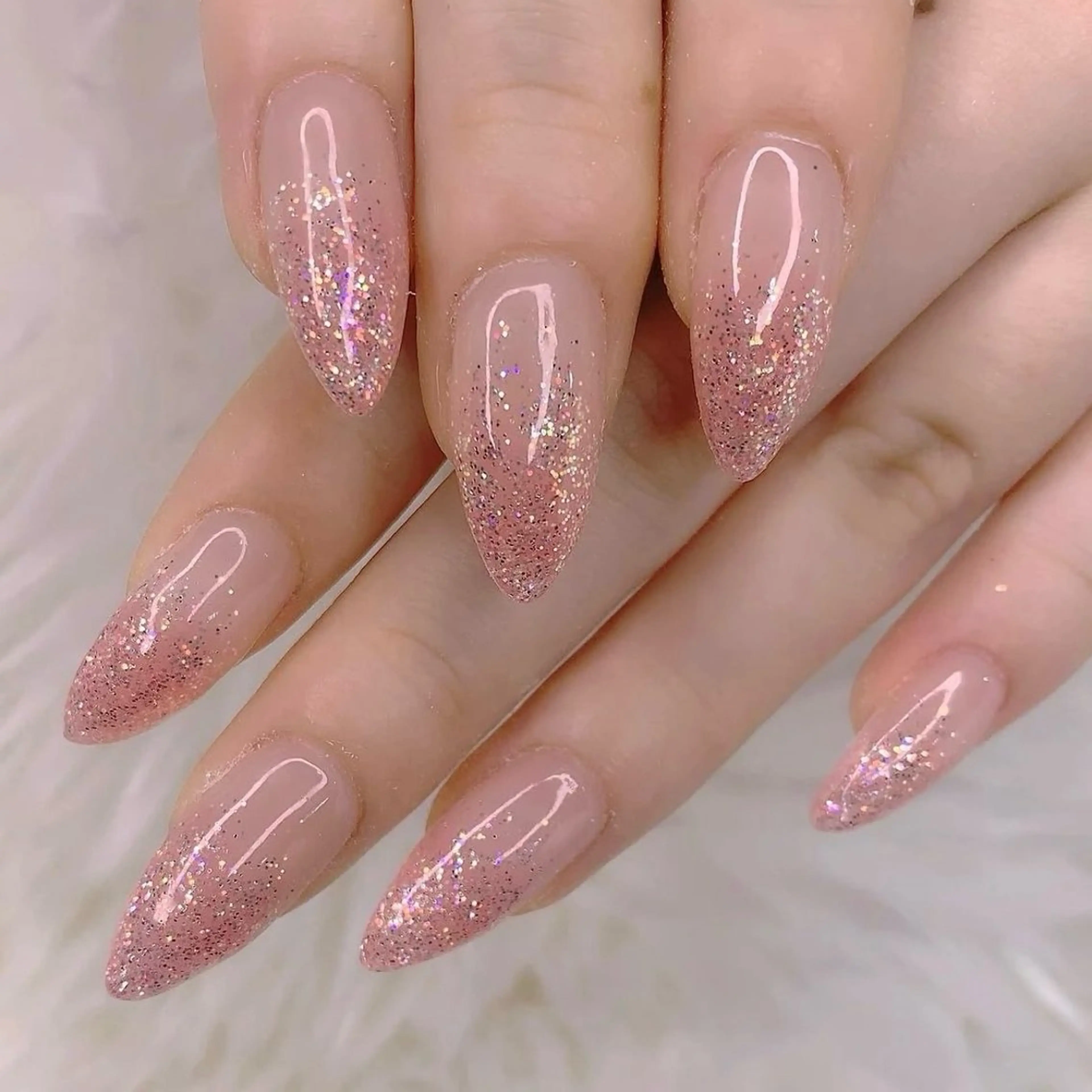 ネイル ラメ(グリッター) ラメグラデーション ハンドネイル gloss by KAO所属・gloss by KAOのネイルデザイン