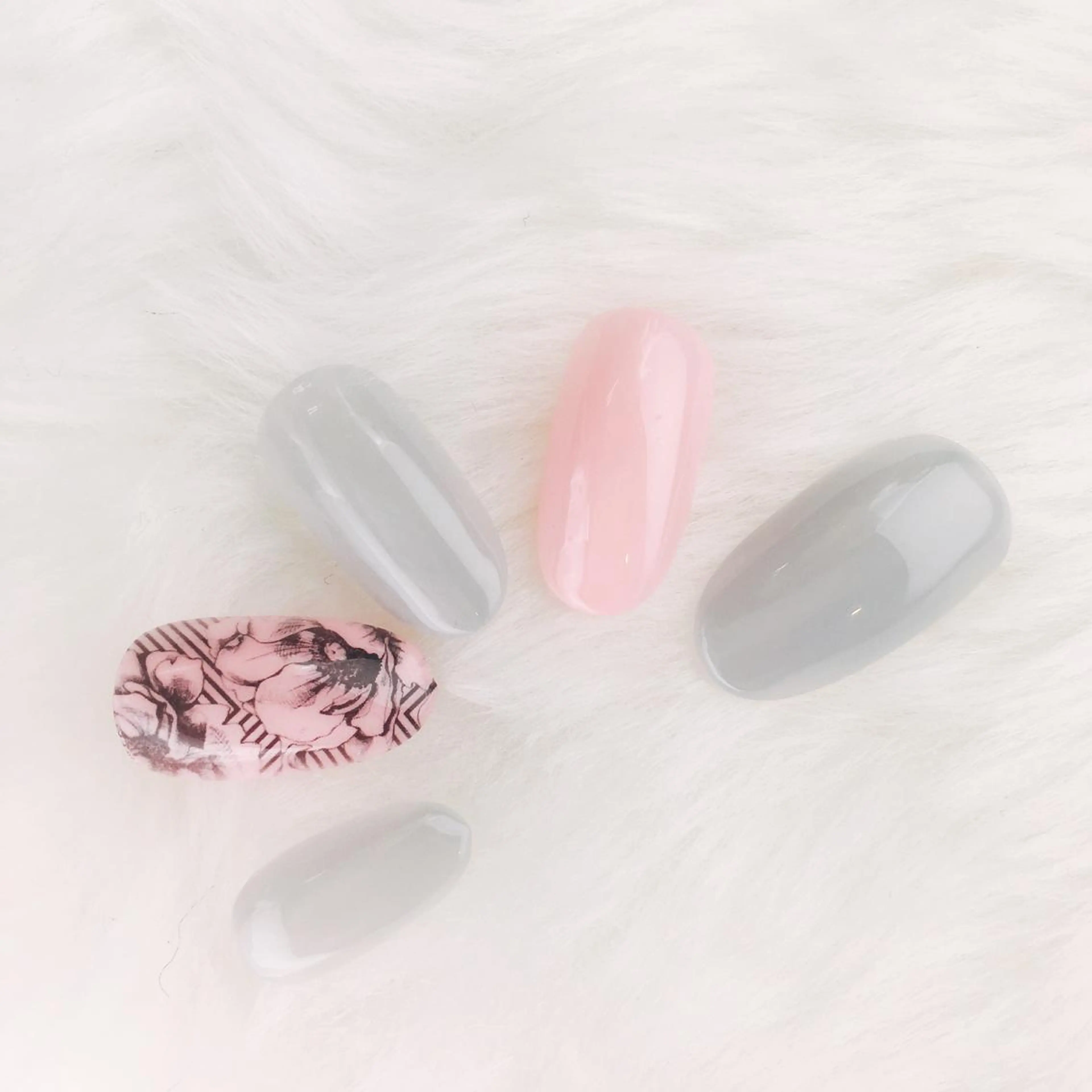 ネイル nail salon Emi la beaute 心斎橋店所属・坪野 めぐみのネイルデザイン