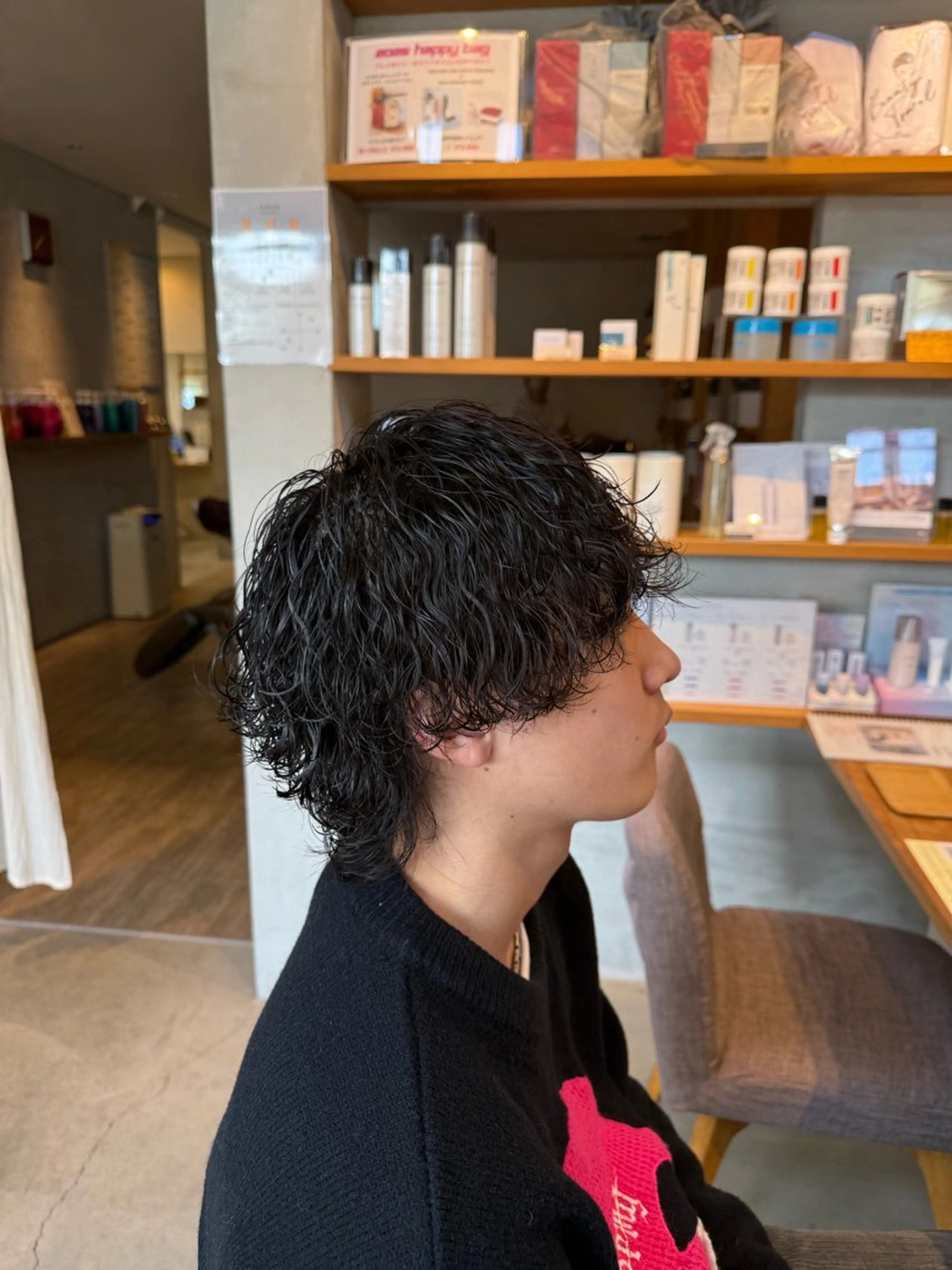 ミディアム パーマ メンズ ミディアムパーマ メンズパーマ ツイストスパイラルパーマ 波巻きパーマ メンズウルフカット men's quru.所属・🔥KOSEI🔥 メンズパーマ特化のヘアスタイル