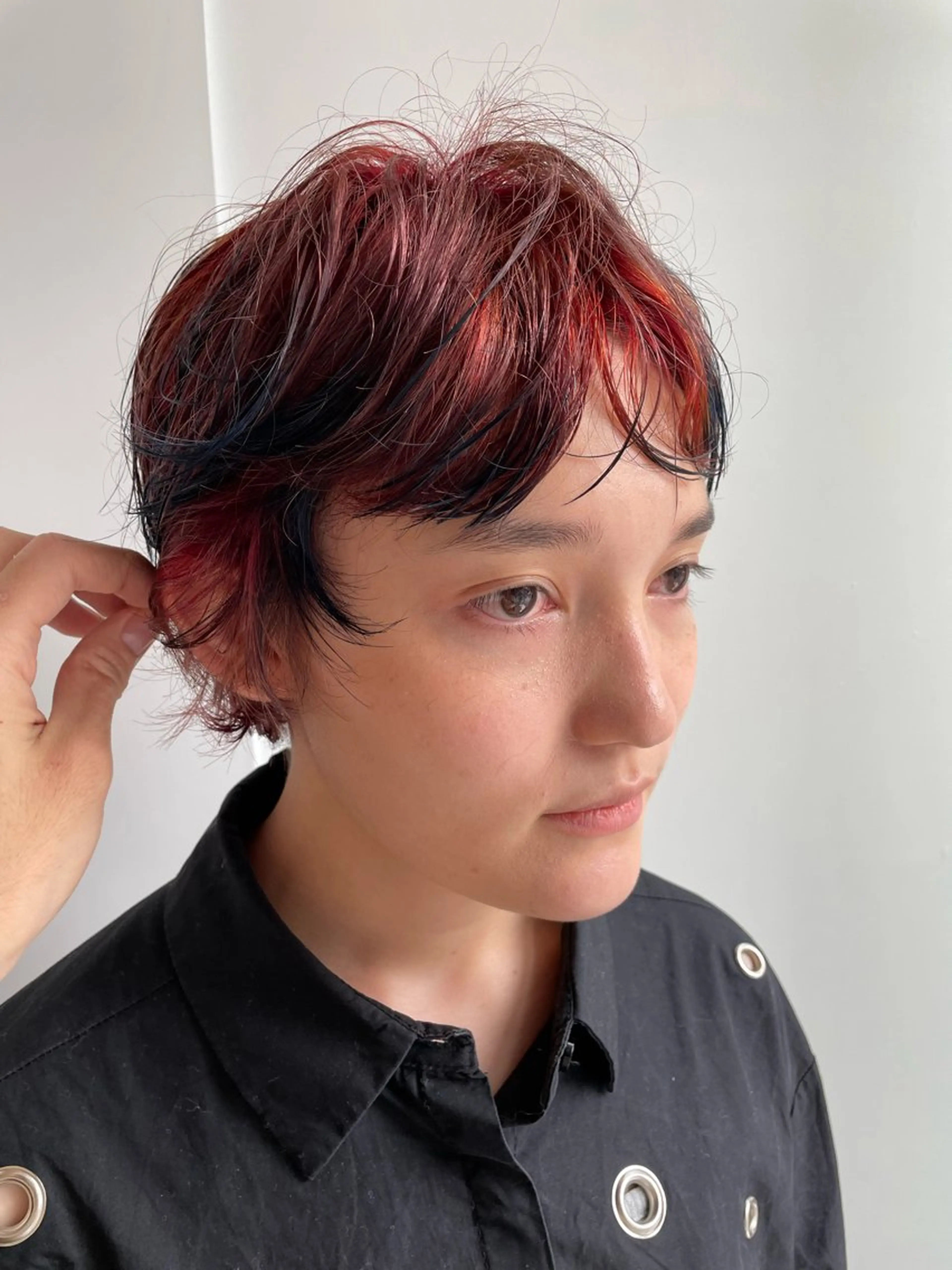 顔まわりカット（前髪など）＋ケアブリーチダブルカラーの写真