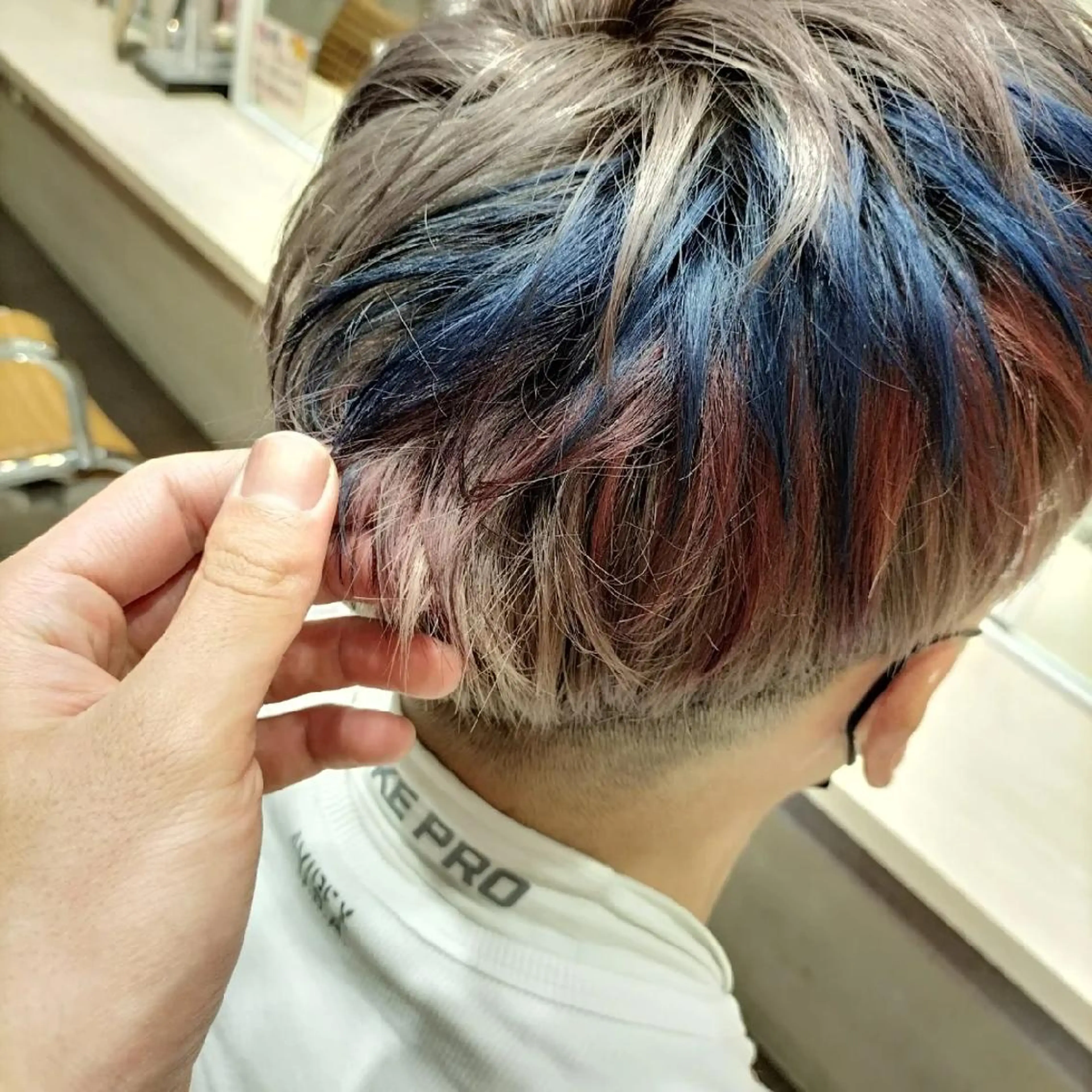 ショート カラー ブルーカラー レッドカラー シルバー enn.bleach by t.a.g所属・SHUNTA /ブリーチ/レイヤーのヘアスタイル