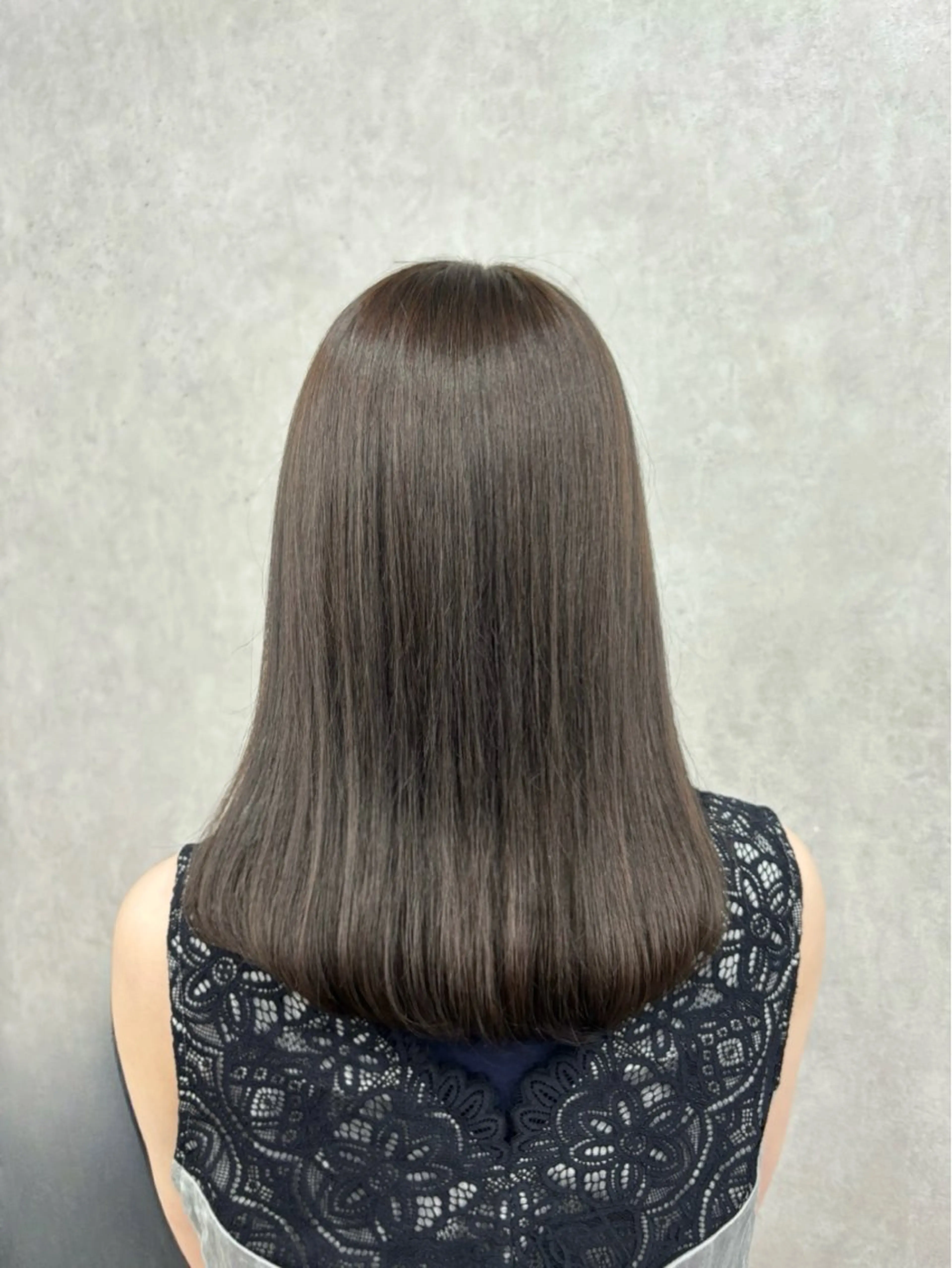 ミディアム カラー 倉澤 愛理のヘアスタイル