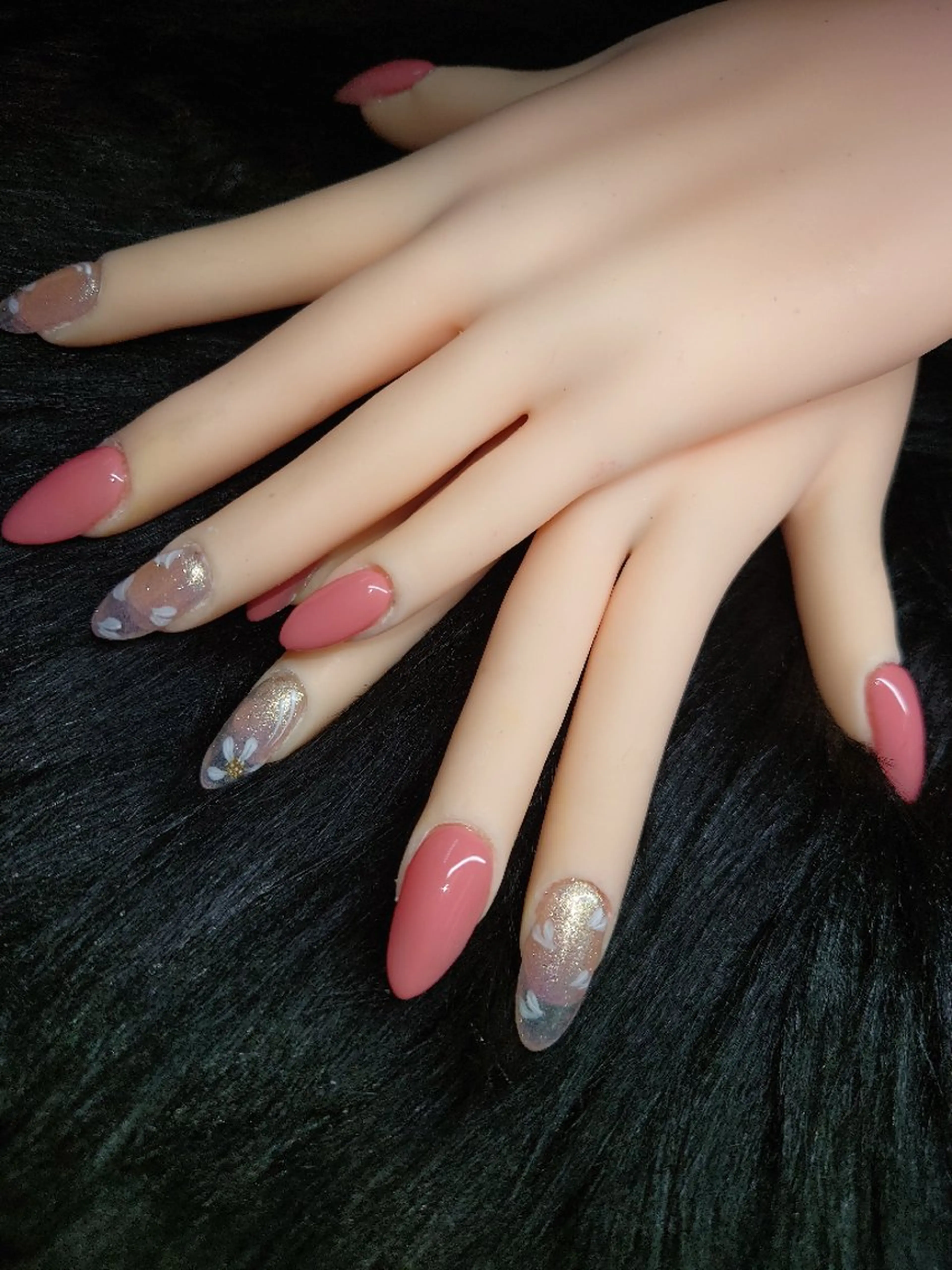 ネイル White  Se7enのネイルデザイン