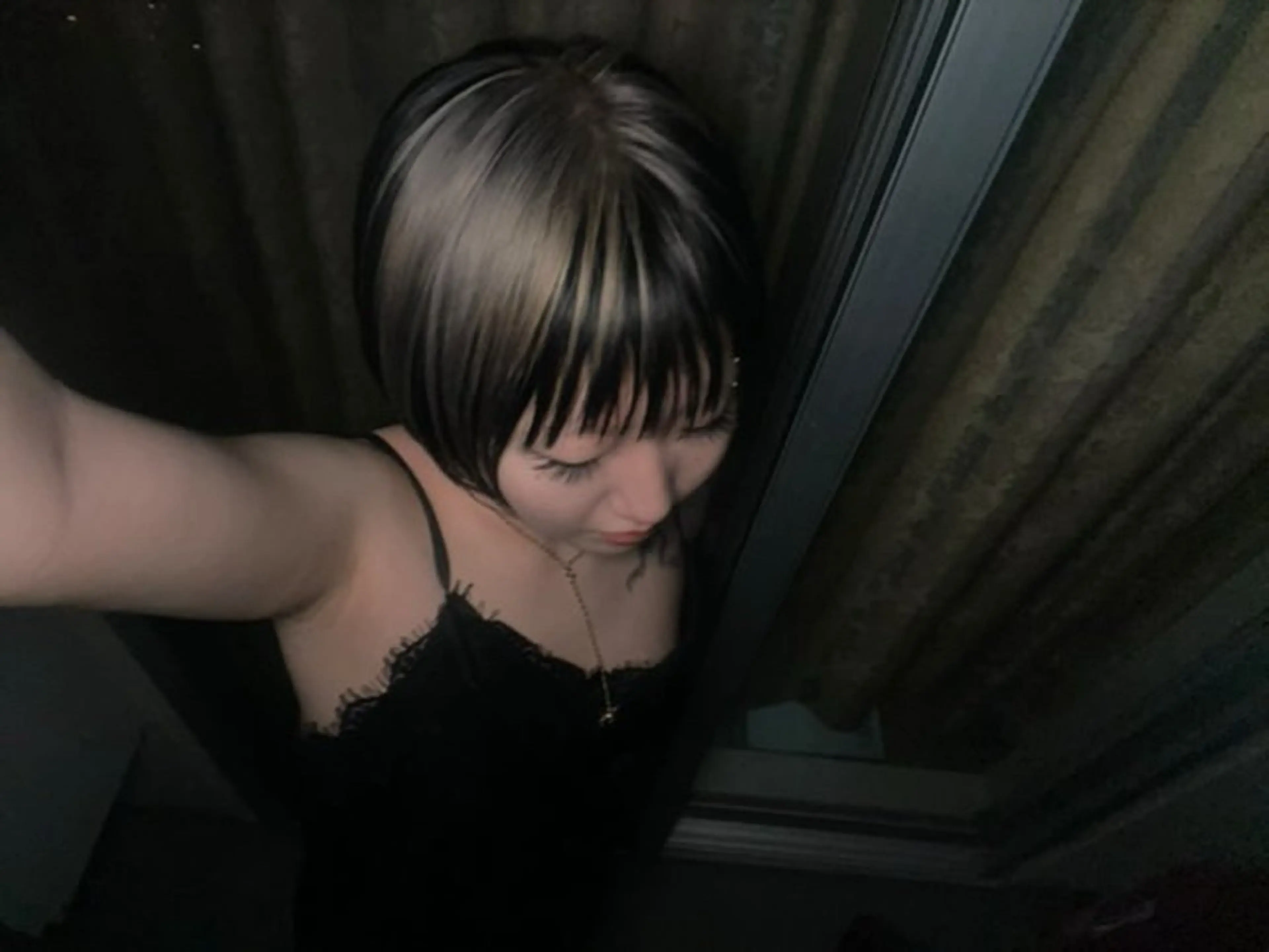 ショート カラー GIVET所属・心斎橋/ハイトーン/ レイヤーカットのヘアスタイル