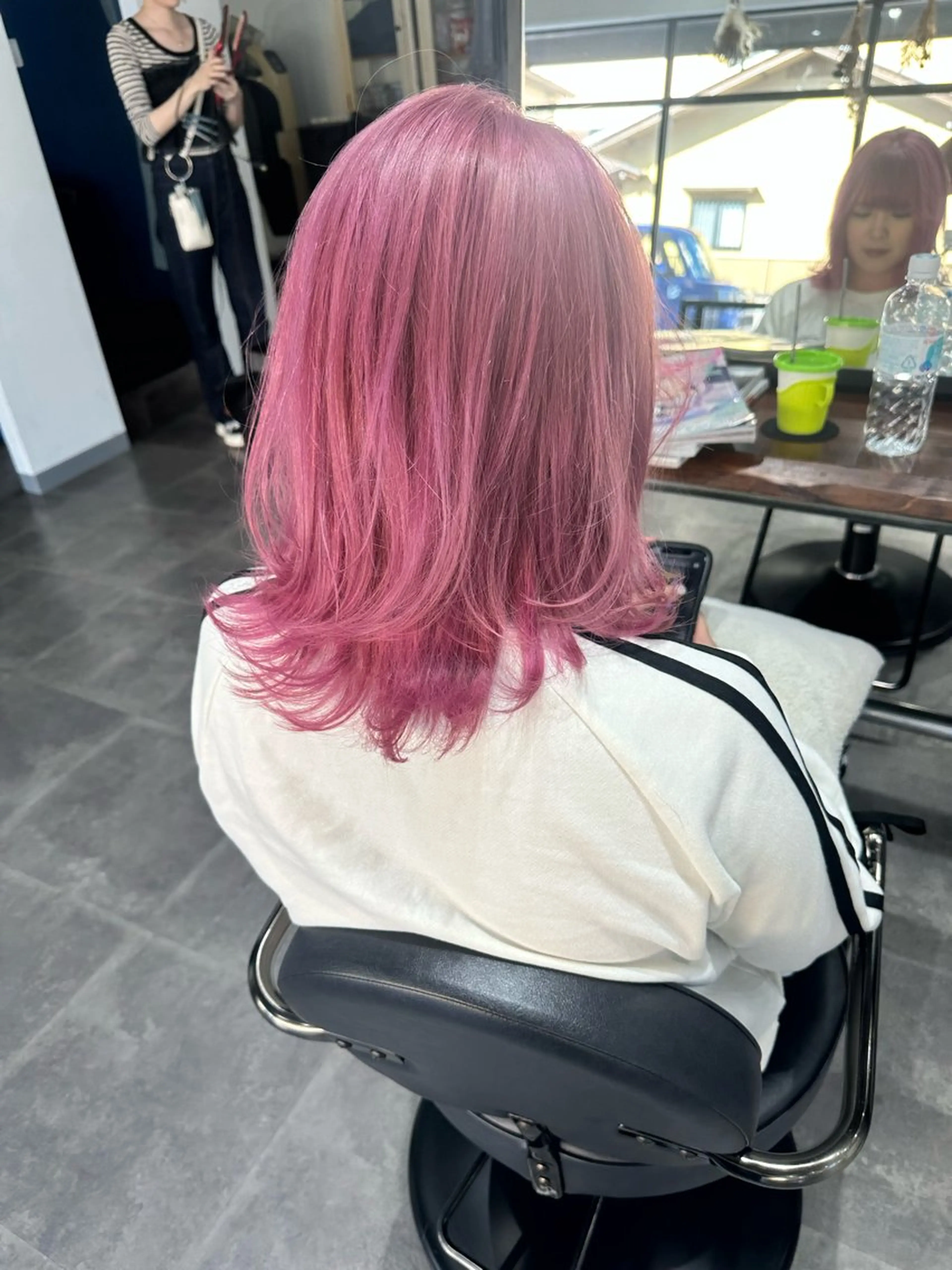 ミディアム カラー ハイトーンカラー ピンクカラー 篠崎 佑季のヘアスタイル