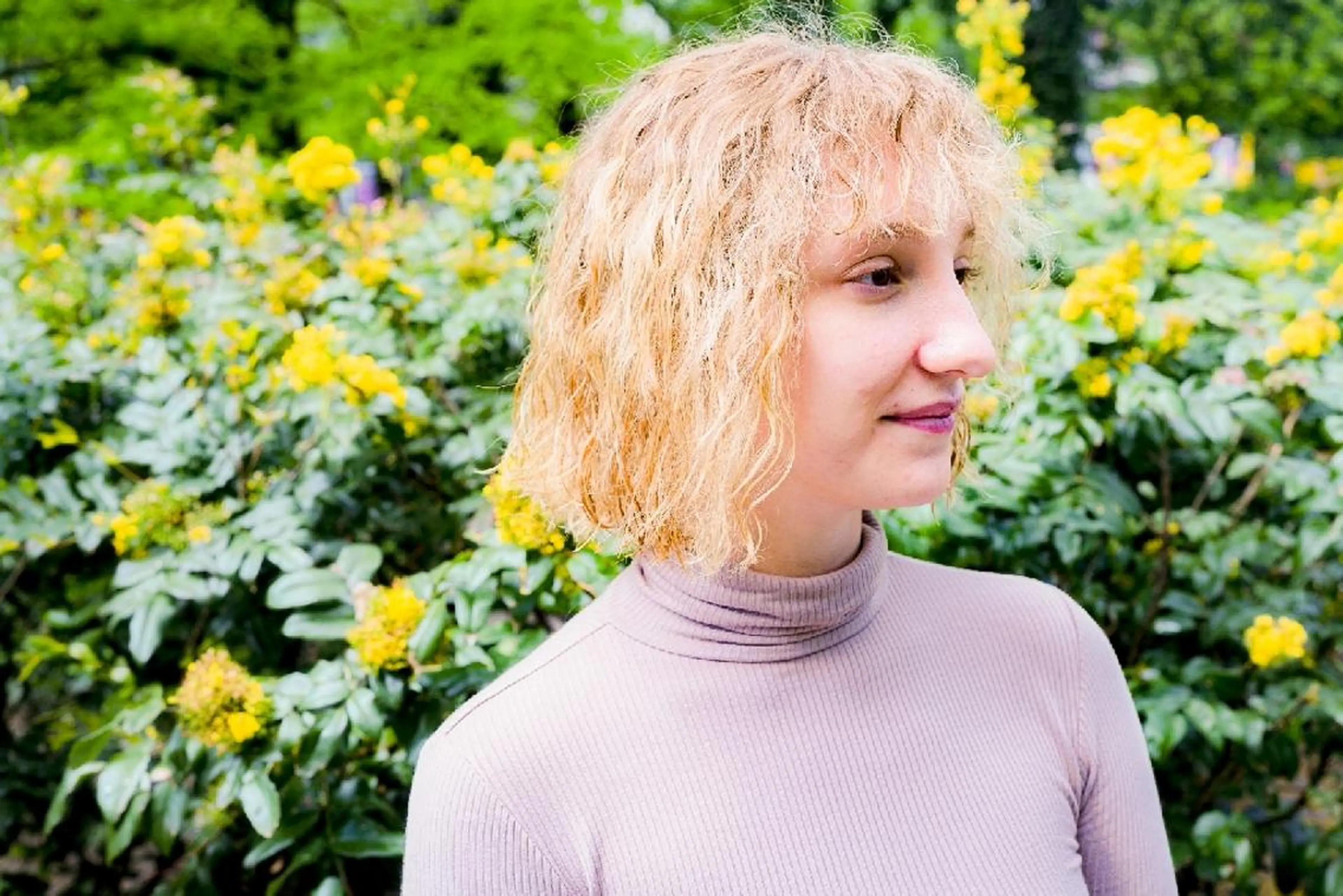 ミディアム パーマ くせ毛 デザインカット Armoire所属・安藤悠里/ハイトーン /デザインカラーのヘアスタイル