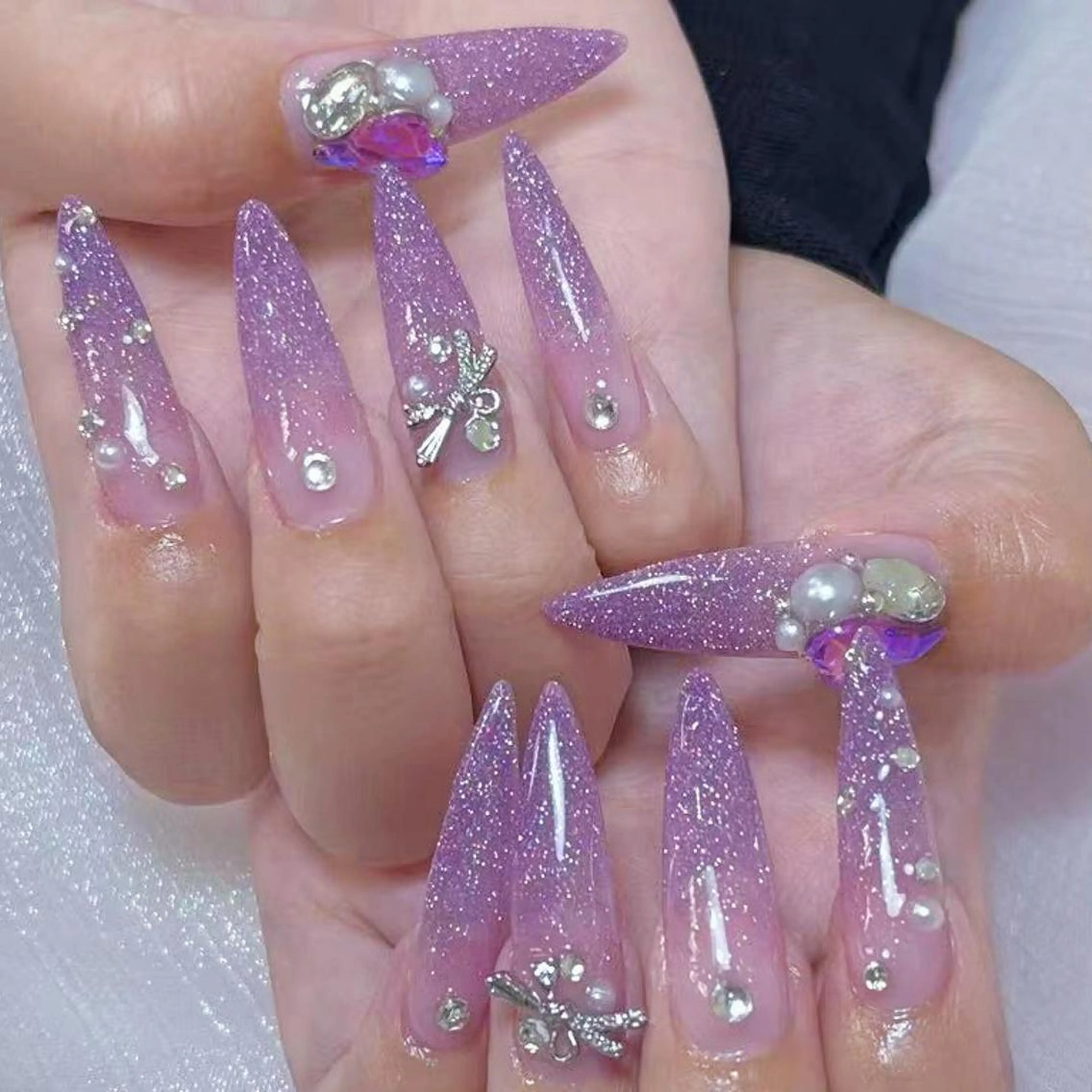 ネイル アートネイル オーロラネイル ガーリー キラキラネイル 韓国ネイル ハンドネイル DIAMOND 💅のネイルデザイン