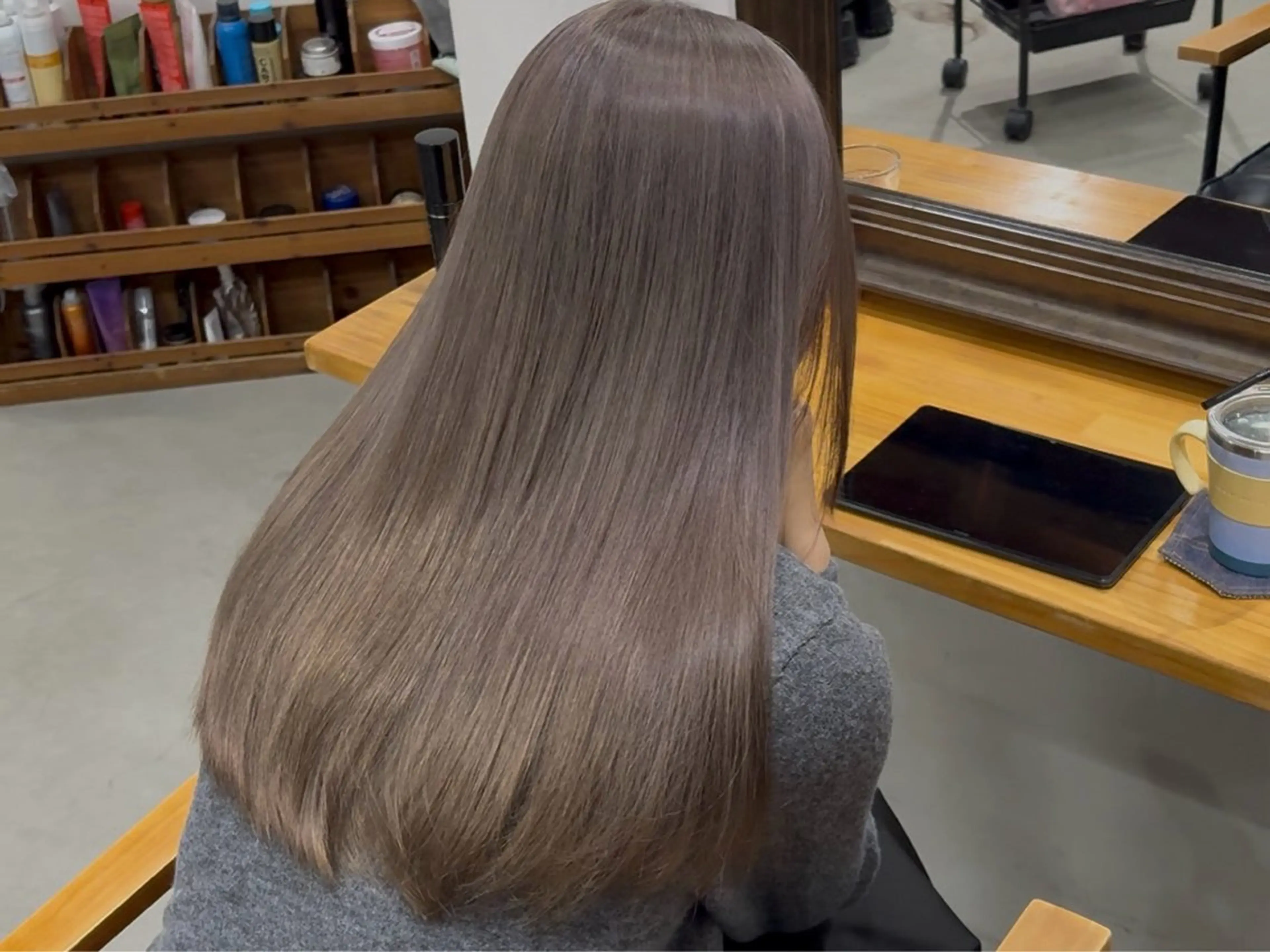 セミロング カラー ヘアカラー トリートメント まろやかなベージュ 小池春樹のヘアスタイル