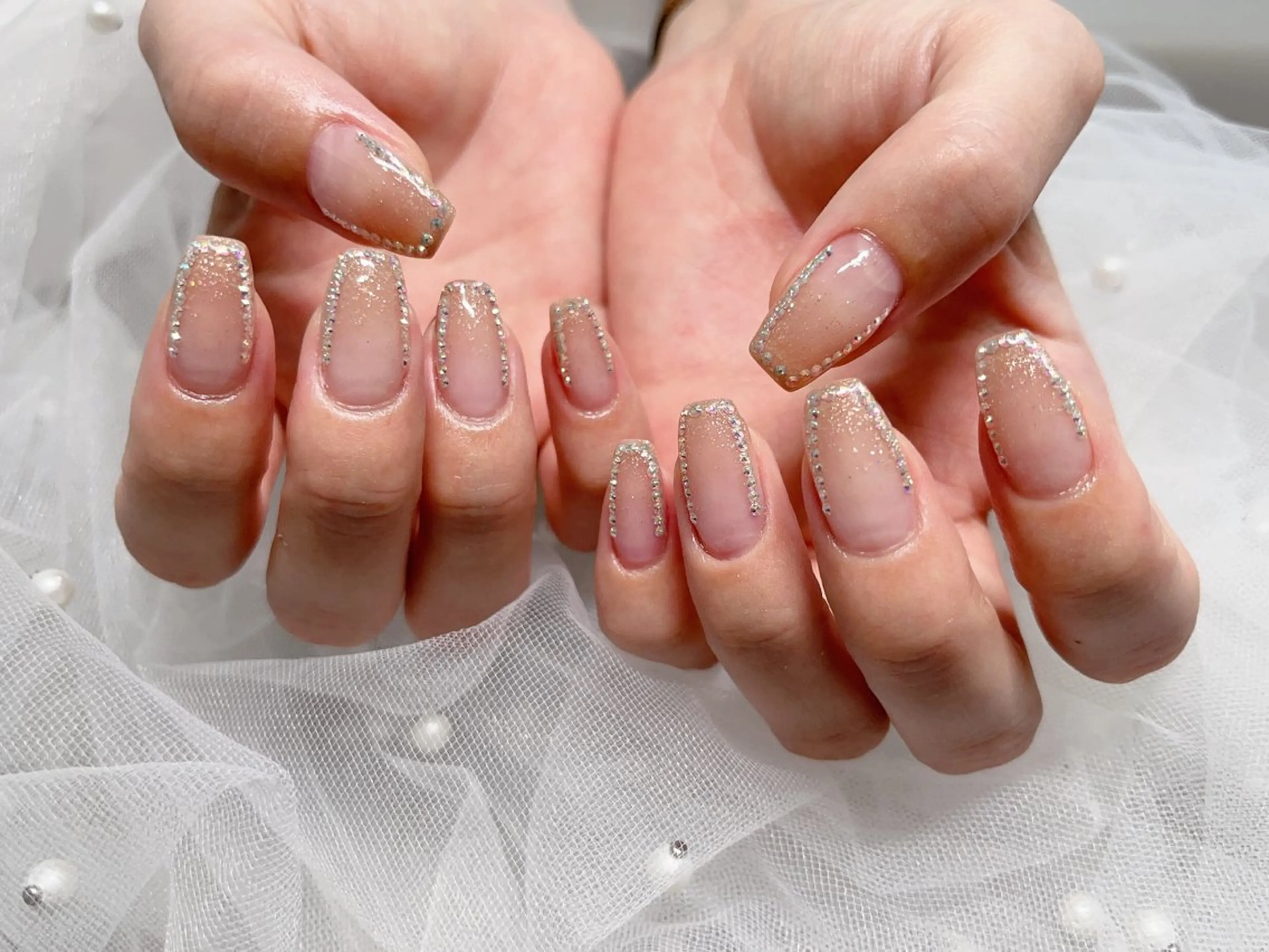 ネイル オーロラネイル キラキラネイル ストーンネイル ハンドネイル peTiT minamiのネイルデザイン