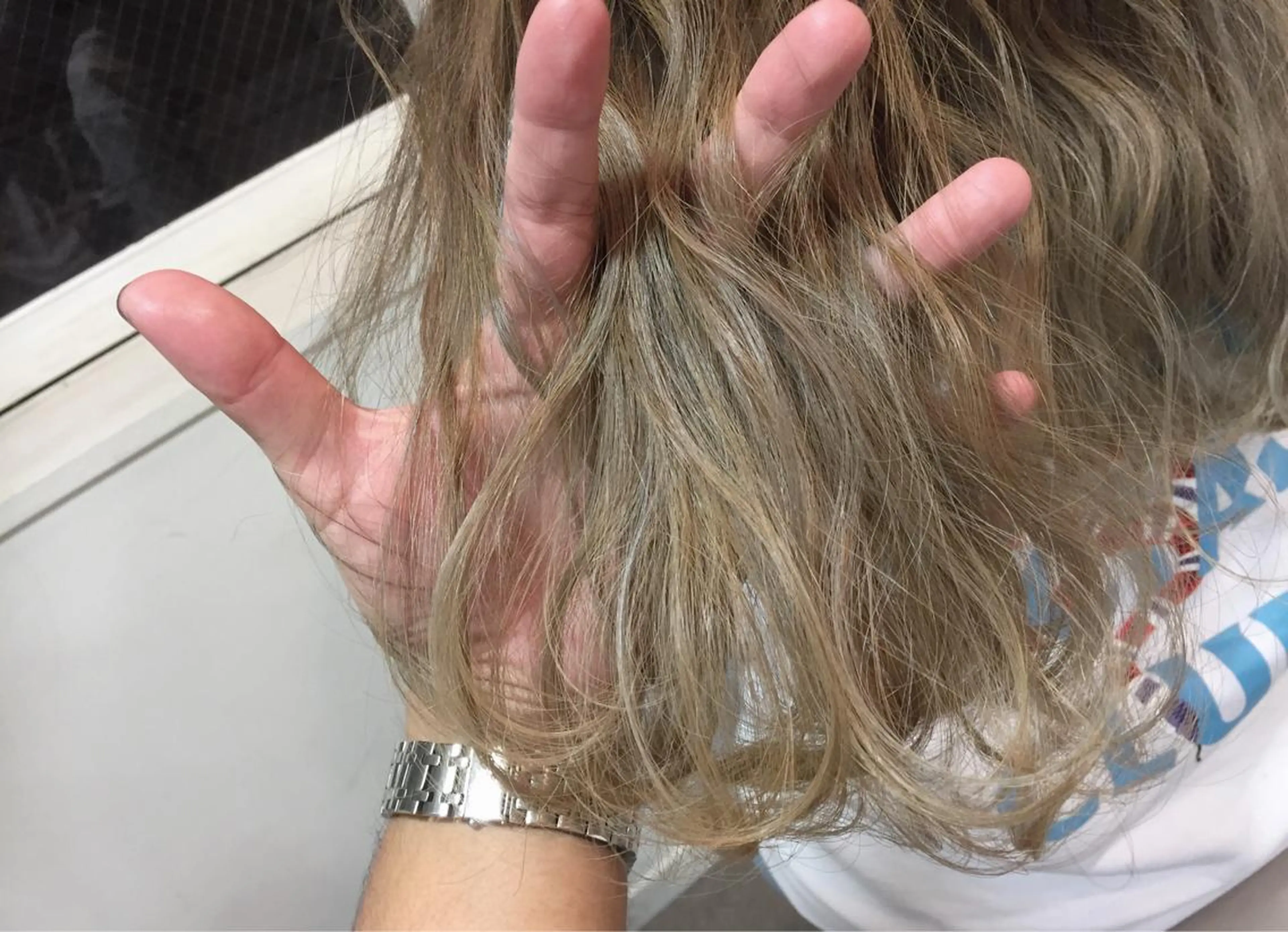 ロング カラー ブリーチ グラデーションカラー グレージュ ハイライトカラー イルミナカラー 🌈髪質改善カラーの 🌈坂本侑樹のヘアスタイル