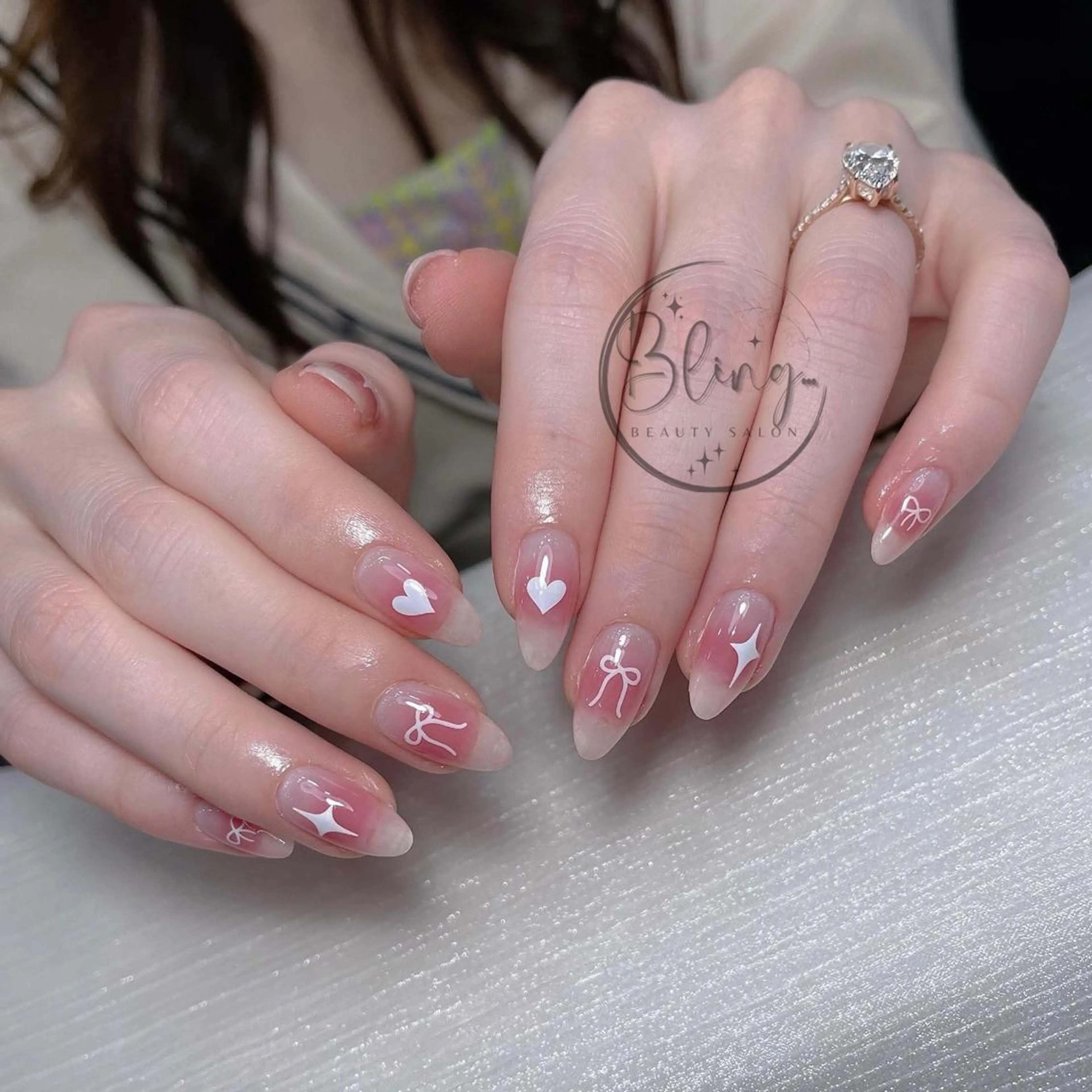 ミディアム 韓国風ヘア ハンドネイル Bling Salonのネイルデザイン